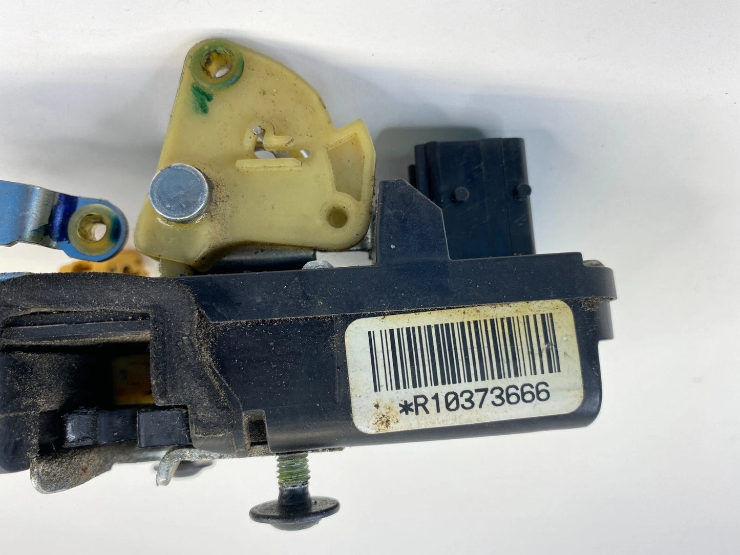 2004-2006 CADILLAC SRX FRONT RIGHT PASSENGER SIDE DOOR LOCK LATCH R10373666 OEM