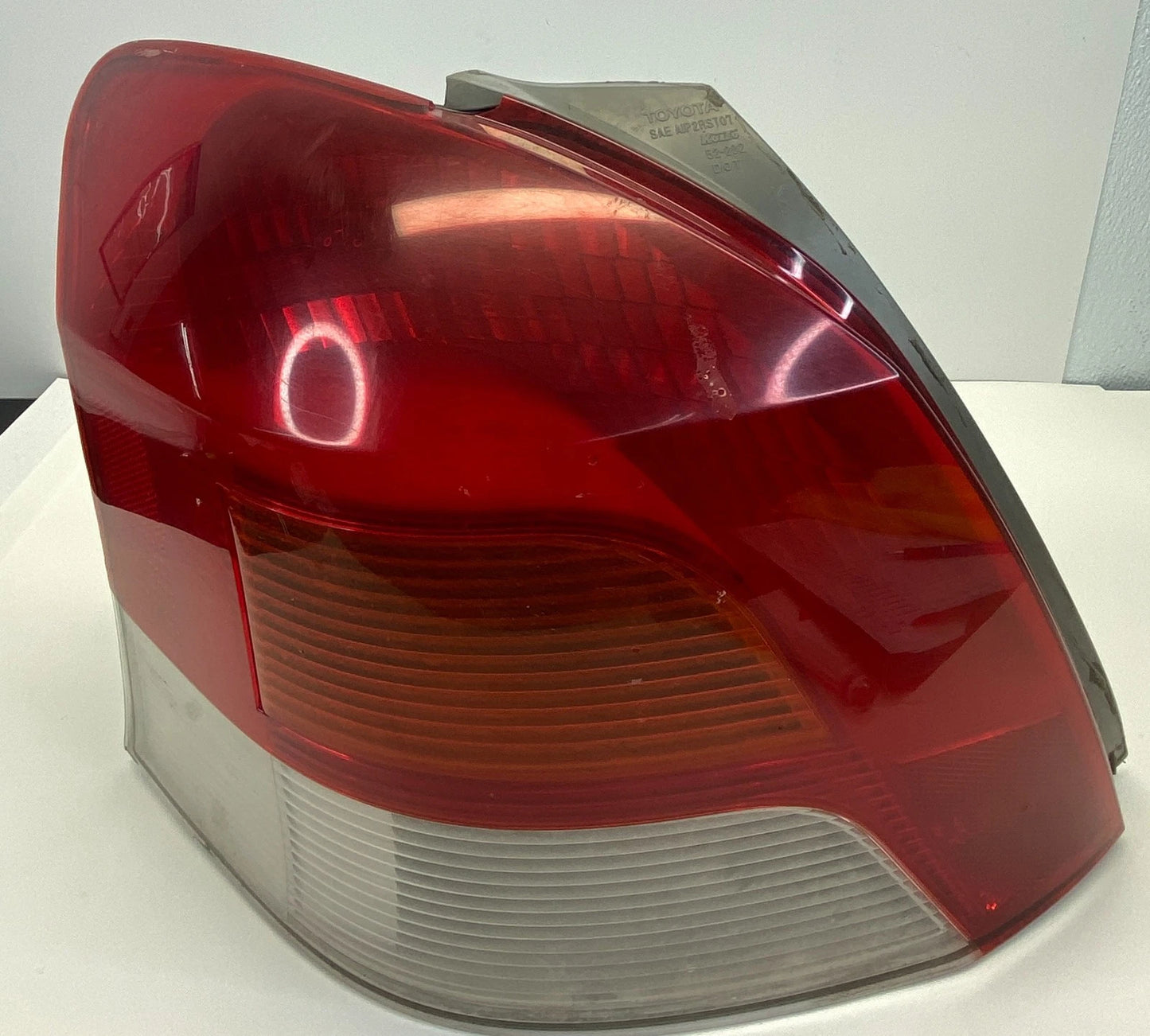 2009-2011 TOYOTA YARIS HATCHBACK REAR LEFT SIDE TAIL LIGHT LAMP HALOGEN OEM