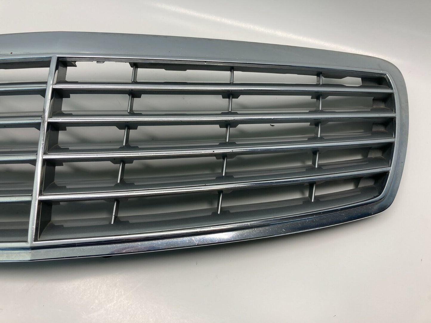 03-06 Mercedes-Benz E320 Front Radiator Upper Grill Grille Chrome 2118800383