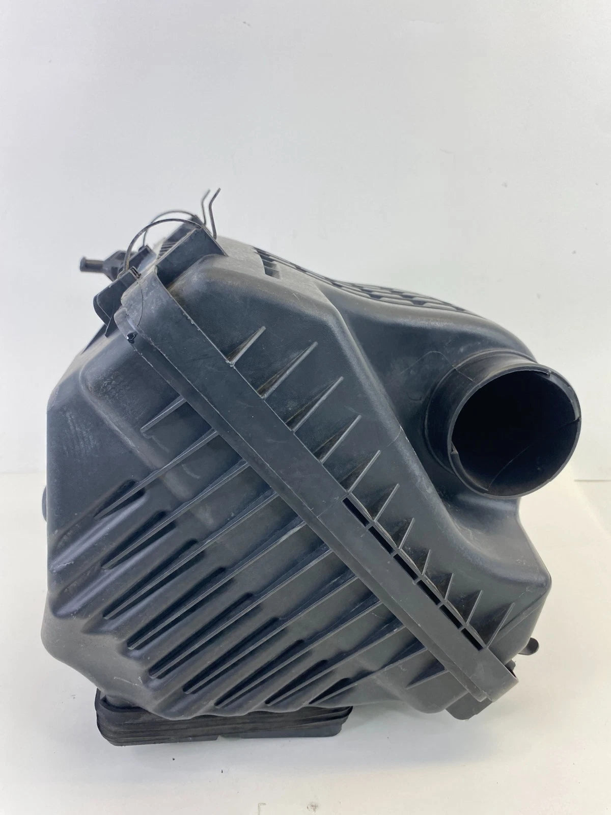 11-15 Kia Optima 2.4L FWD Air Filter Intake Cleaner Box Housing Assy 28110-3Q100