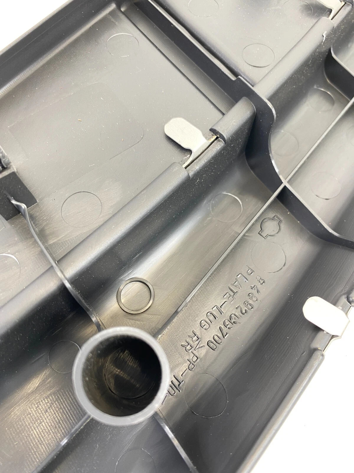 2004-2008 INFINITI FX35 TRUNK LIFTGATE LUGGAGE LOWER SCUFF PLATE 84992CG700 OEM