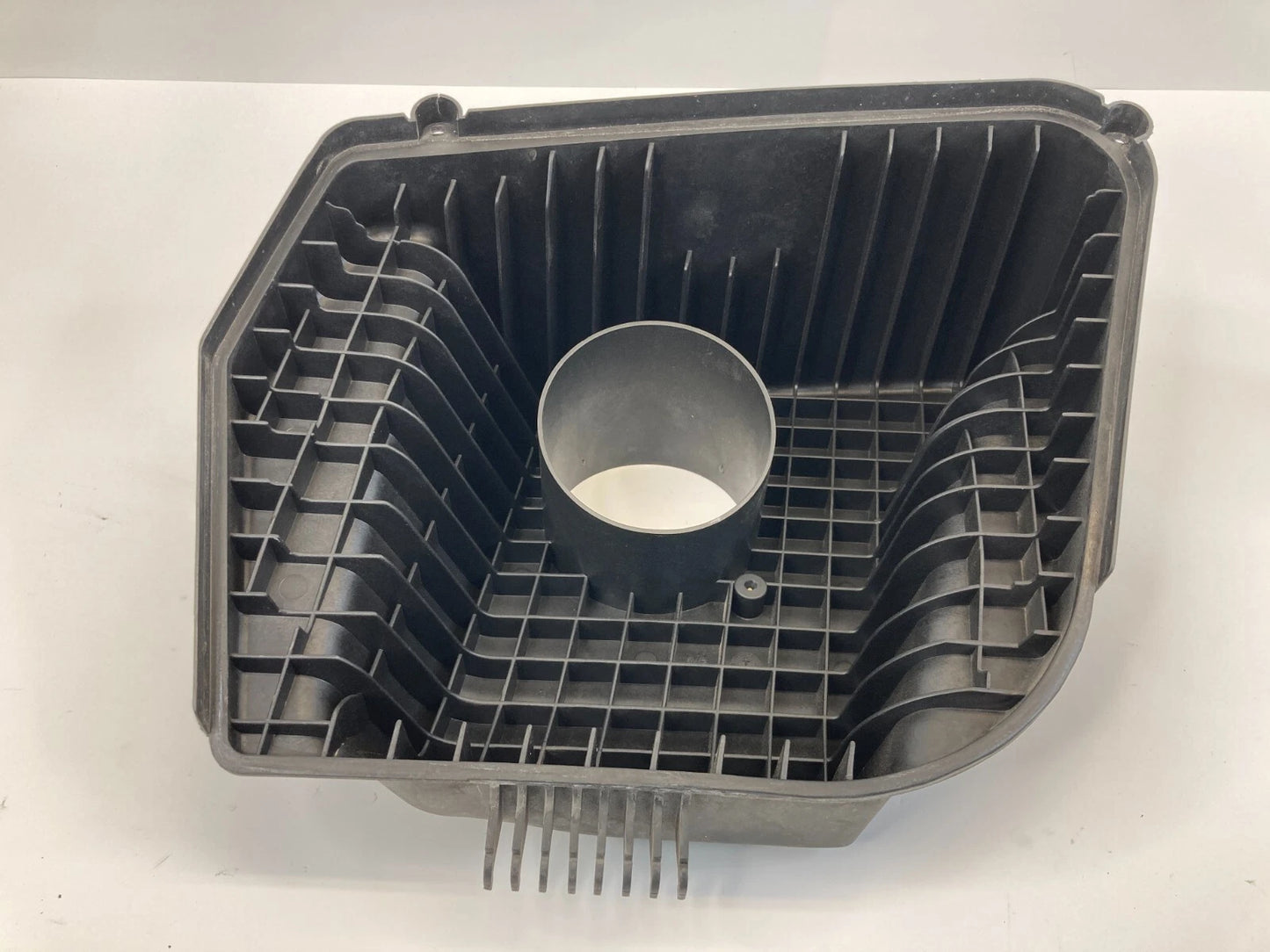 2004-2007 CADILLAC CTS 3.6L V6 SEDAN AIR CLEANER FILTER BOX HOUSING OEM 10396598