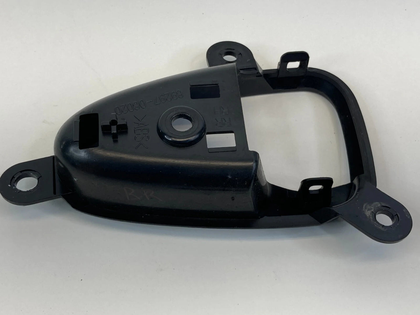 07-11 TOYOTA CAMRY REAR RIGHT SIDE INNER DOOR HANDLE COVER BEZEL 69297-06020 OEM