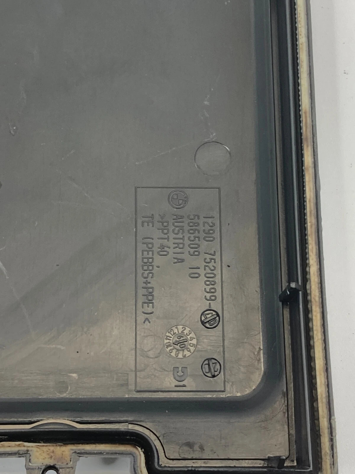 2009 2010 BMW 535I XDRIVE ENGINE COMPUTER BOX UPPER CAP COVER 12907520899 OEM