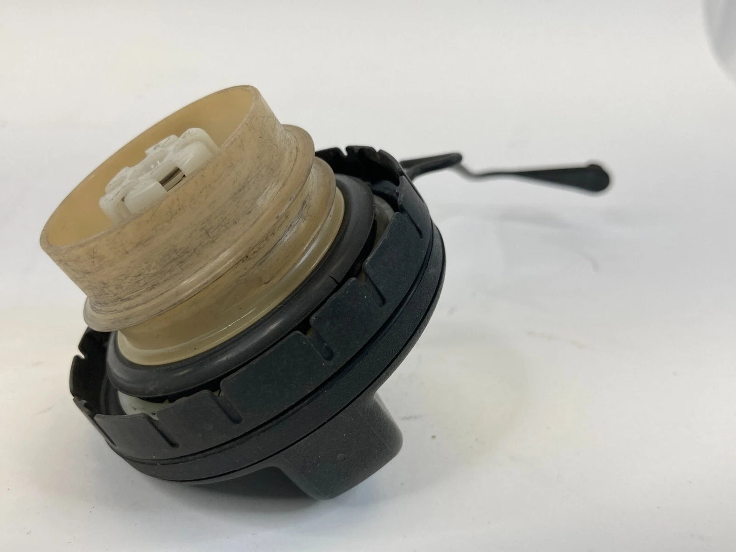 2007-2013 TOYOTA CAMRY 04-13 MATRIX 2.5L FUEL GAS TANK FILLER DOOR LID CAP OEM