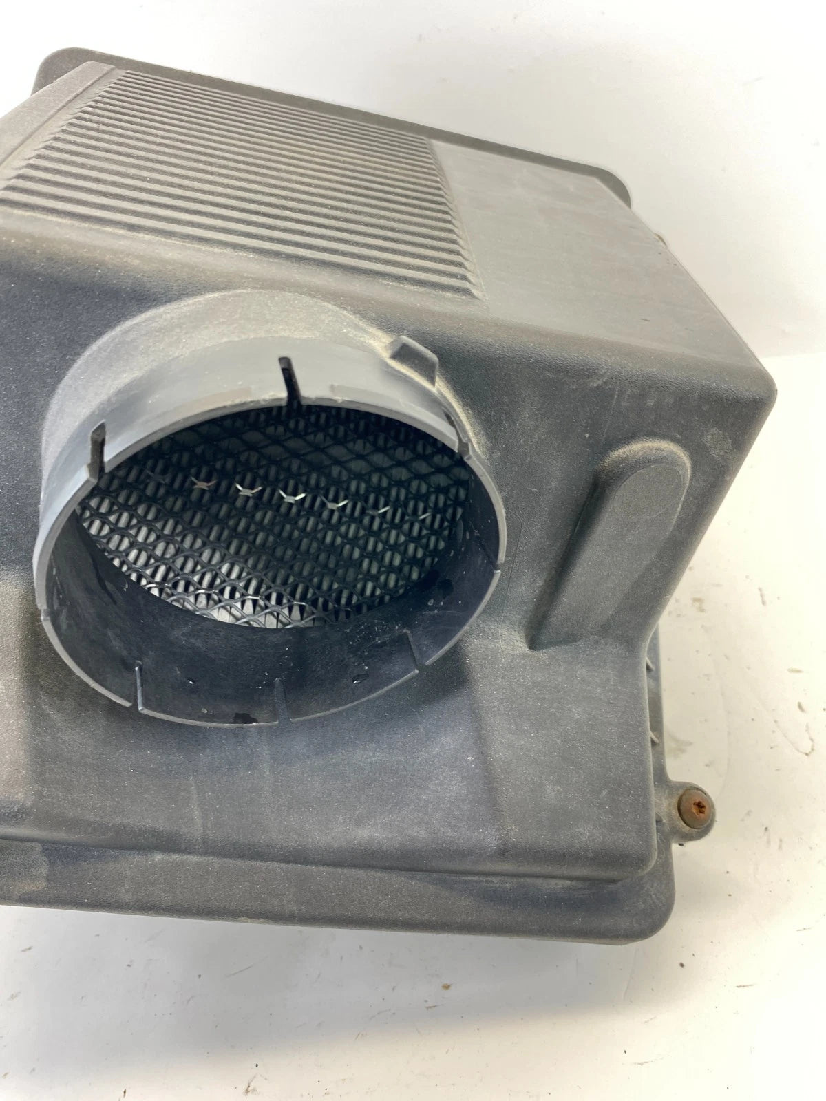 2000-2009 GMC YUKON 5.3L AIR CLEANER FILTER INTAKE BOX ASSEMBLY OEM