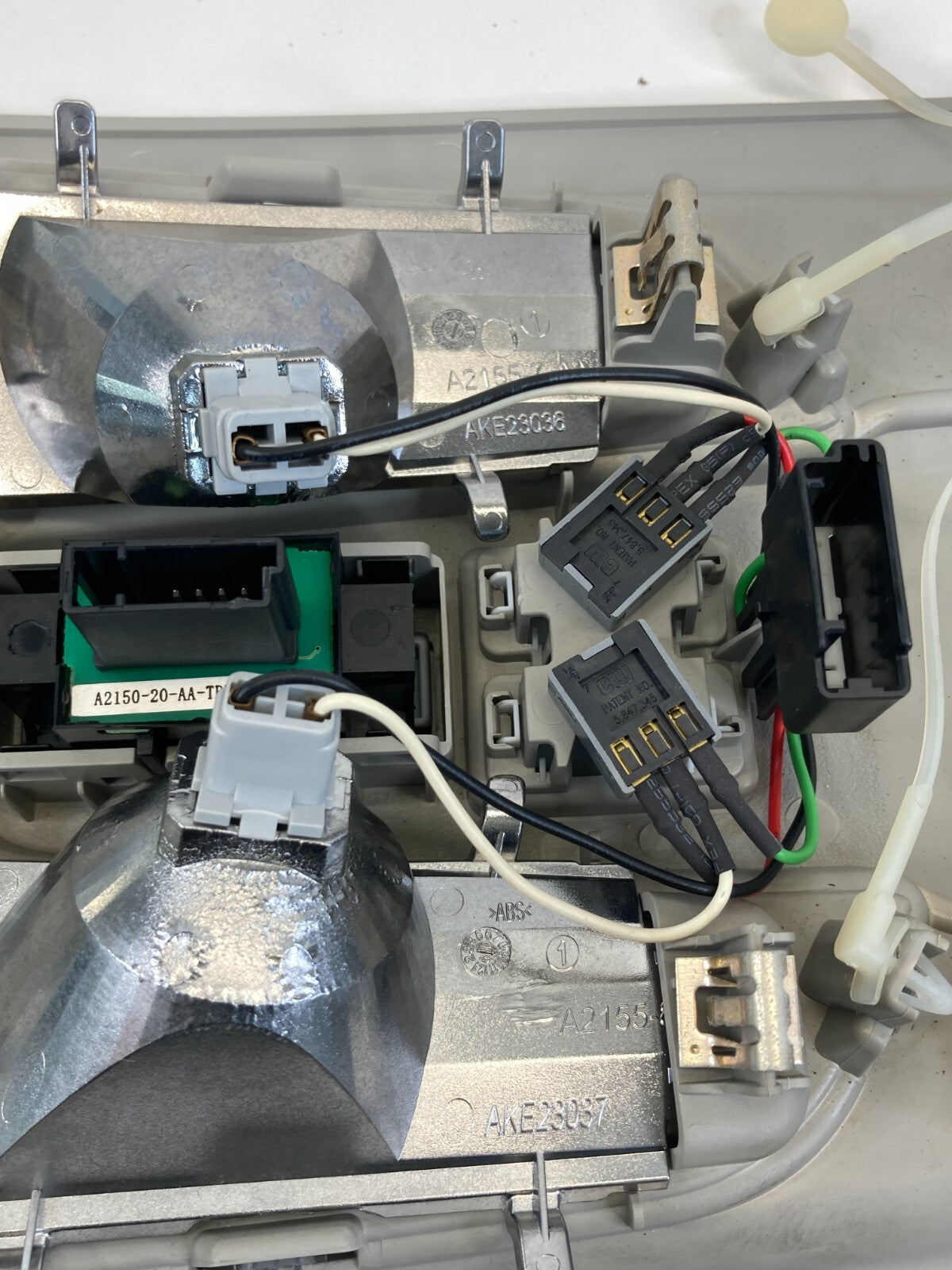 2010 2011 2012 GMC Terrain Overhead Roof Mounted Console Map Light Lamp OEM