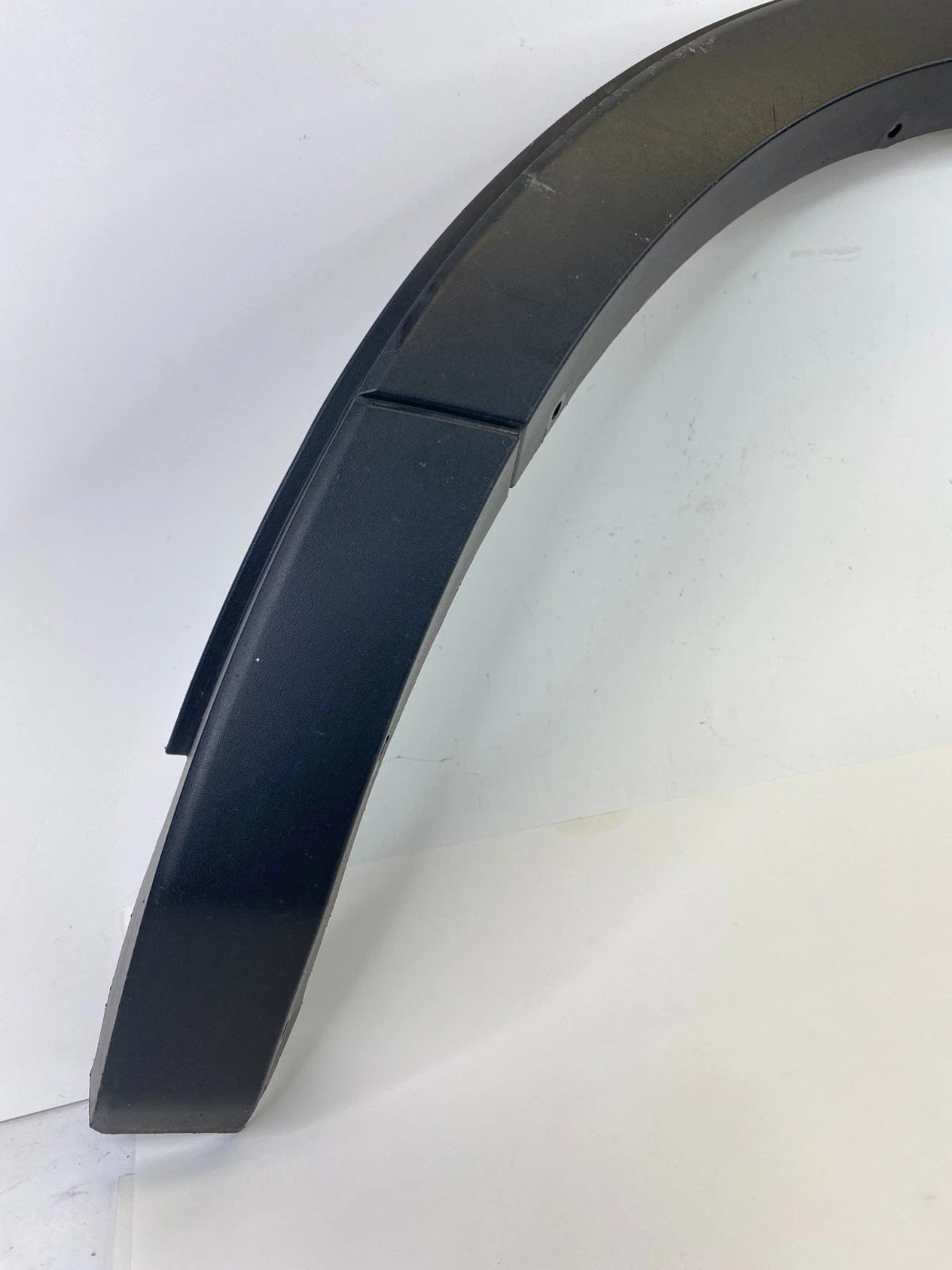 2013-2019 FORD INTERCEPTOR UTILITY REAR LEFT SIDE QUARTER WHEEL OPENING MOLDING