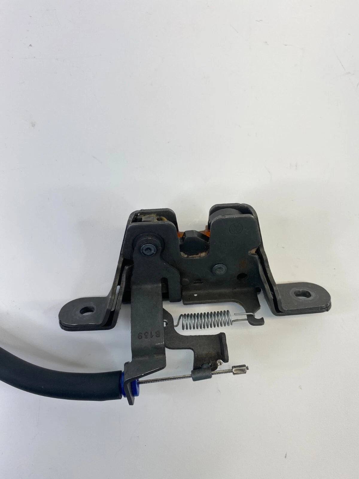 11-18 VOLKSWAGEN JETTA REAR SEAT FOLDING LATCH LOCK W/ RELEASE HANDLE CABLE OEM
