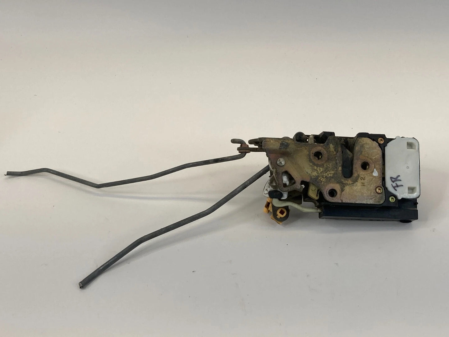 1997-2005 BUICK CENTURY FRONT RIGHT DOOR LOCK LATCH RELEASE ACTUATOR 16872412