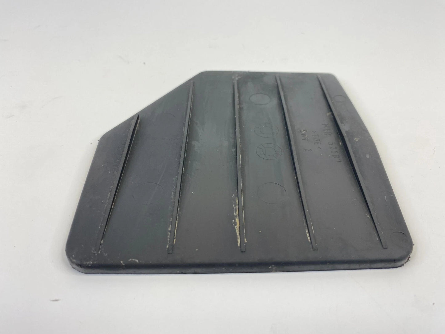06 07 SATURN VUE INTERIOR INSERT RUBBER MAT CENTER CONSOLE OEM FACTORY MER52687