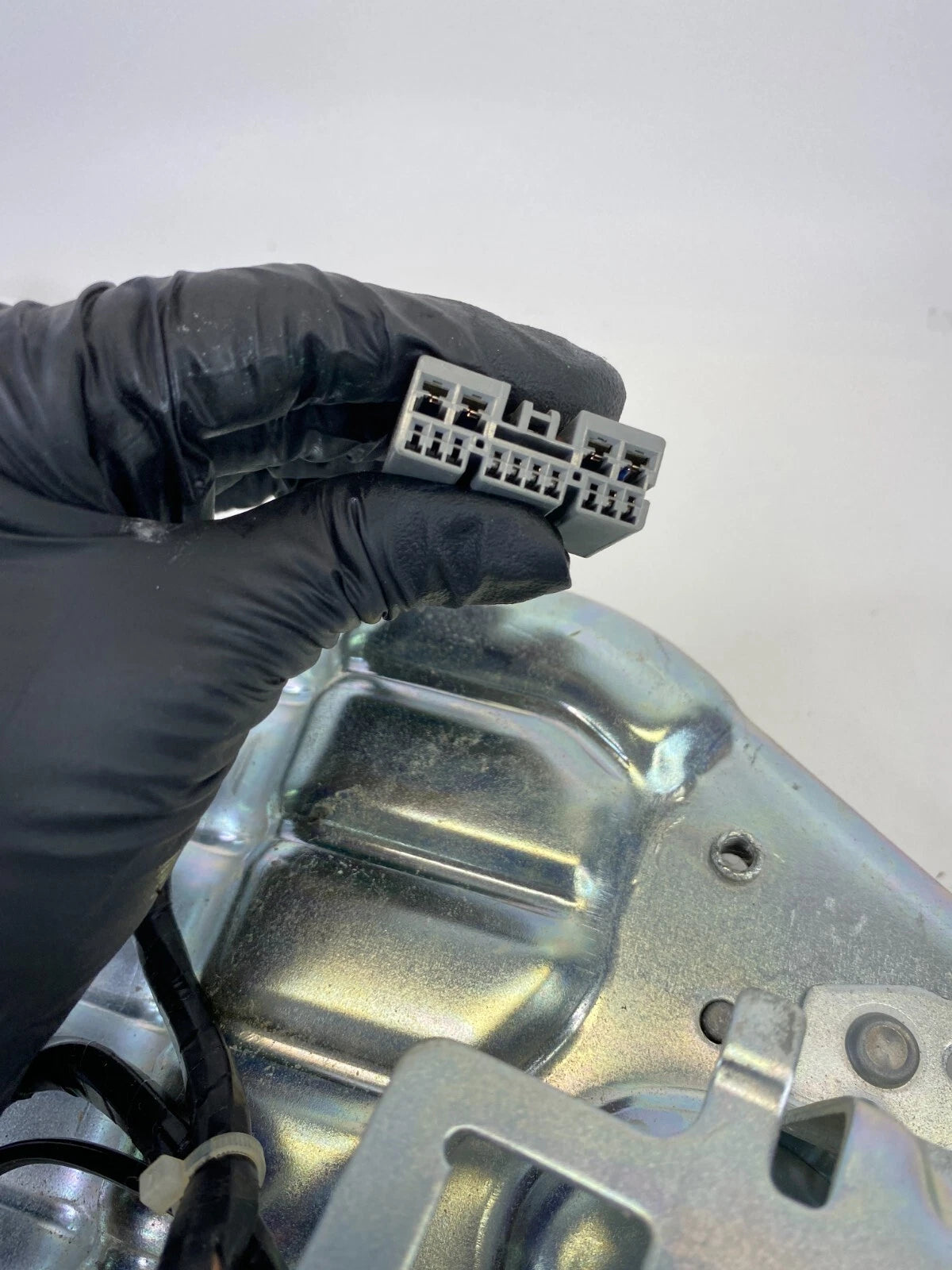 2006 2007 2008 2009 CADILLAC SRX REAR TRUNK POWER LIFTGATE MOTOR ACTUATOR OEM