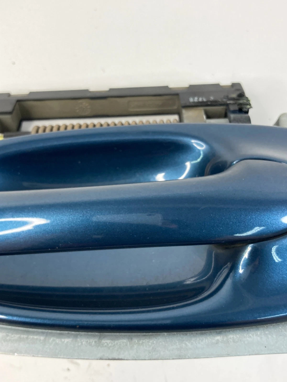 06-11 Saab 9-3 FRONT LEFT DRIVER SIDE EXTERIOR DOOR HANDLE ASSEMBLY 12803360 OEM