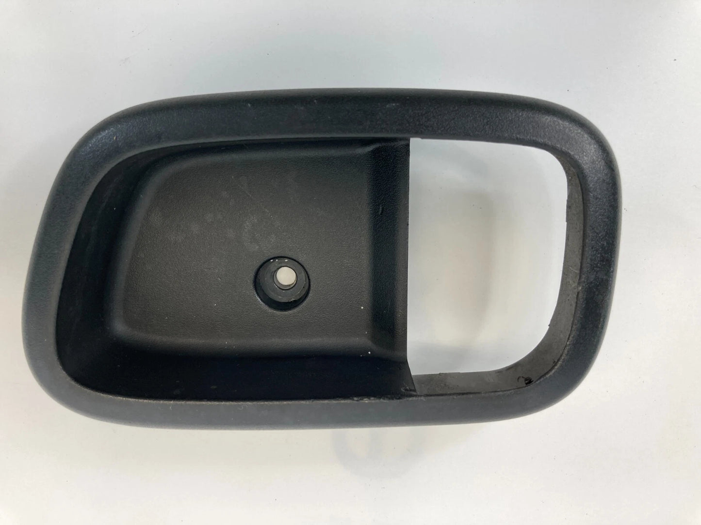 2006-2011 HYUNDAI ACCENT FRONT LEFT INTERIOR DOOR HANDLE COVER BEZEL TRIM