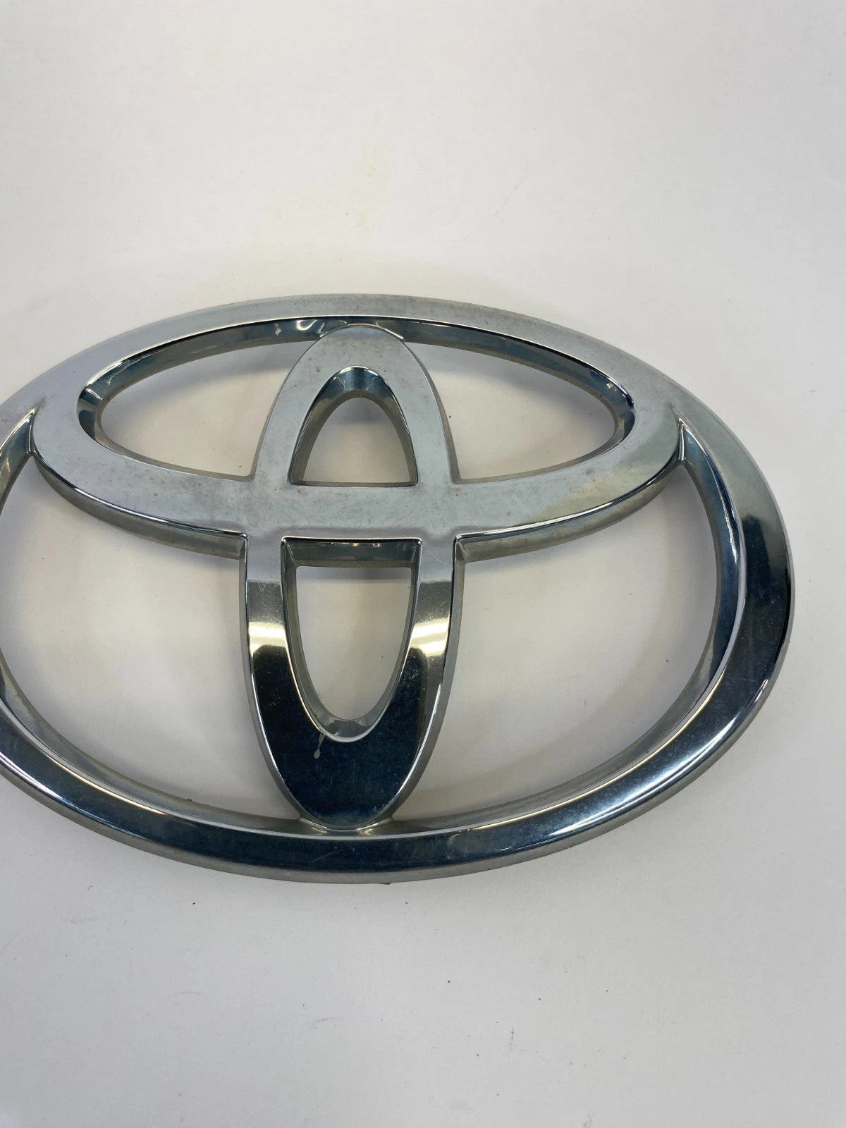 2009-2015 TOYOTA VENZA FRONT GRILLE REAR LIFTGATE LOGO BADGE 75311-AA040 OEM