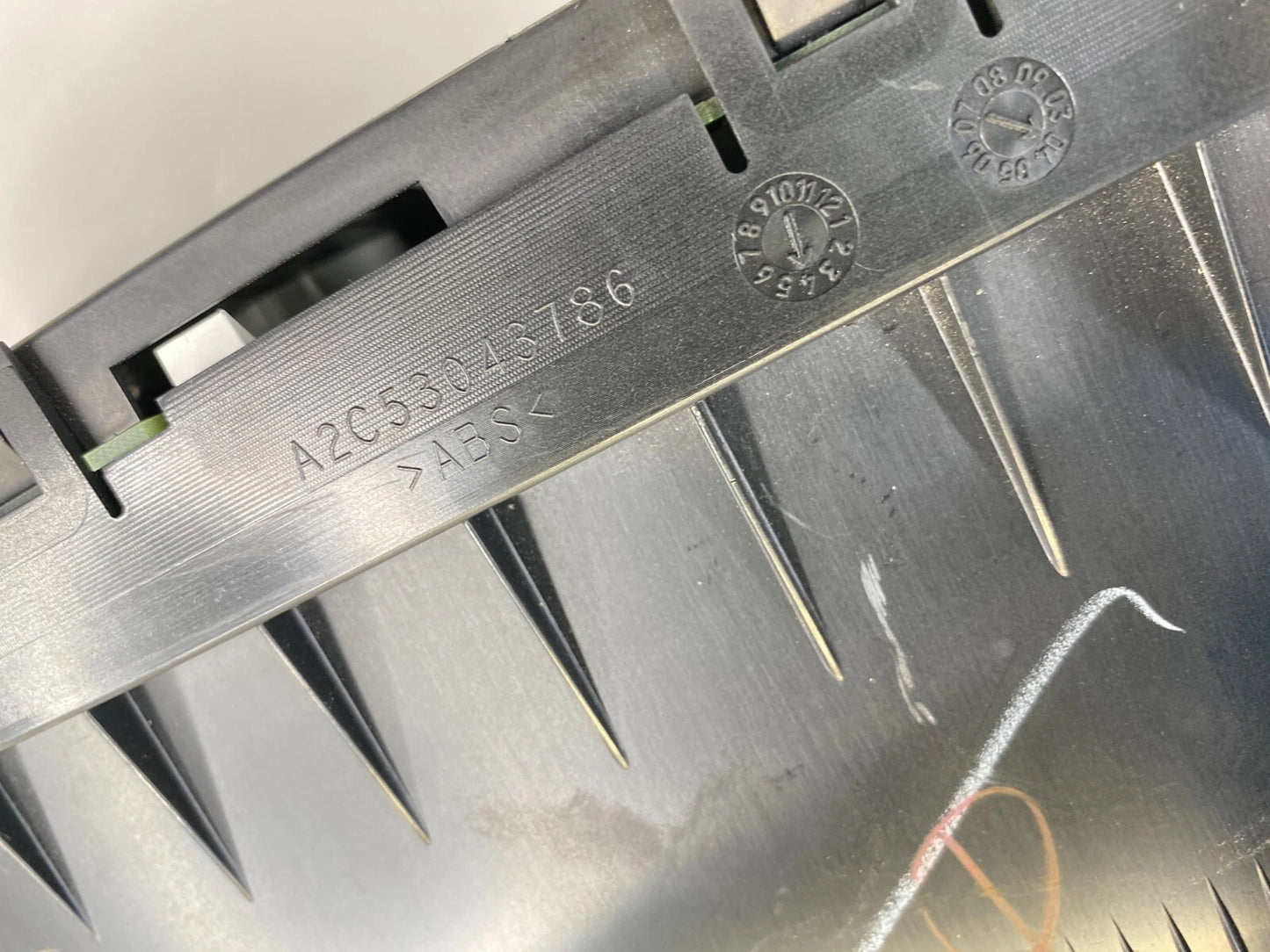 2004 2005 CADILLAC SRX INSTRUMENT CLUSTER SPEEDOMETER GAUGES UNK MILES 25772409