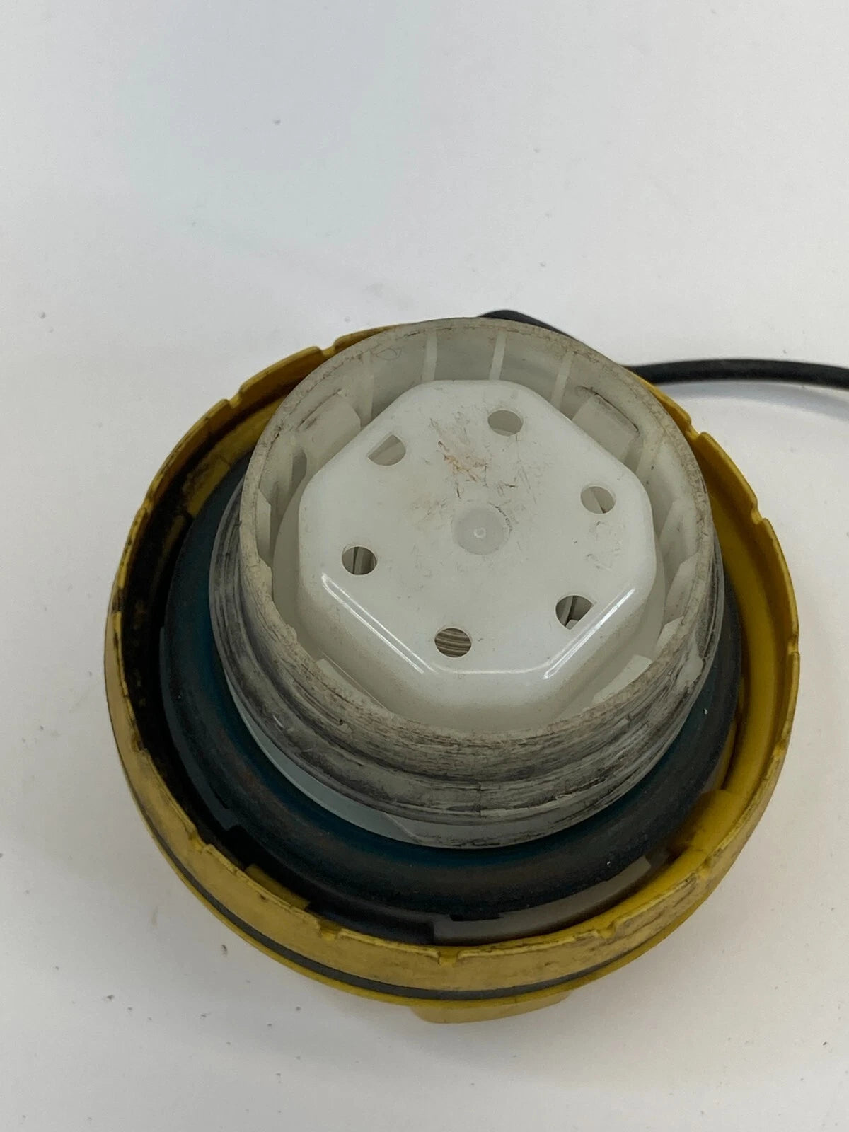 2011-2013 BUICK REGAL 2.0L L4 FUEL FILLER TANK GAS LID COVER CAP OEM