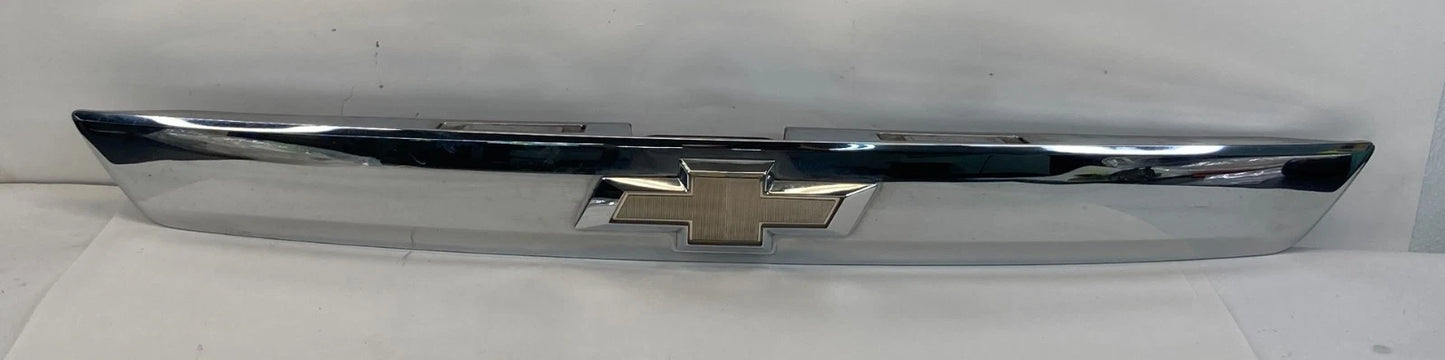 2010-2015 CHEVY EQUINOX LIFTGATE CHROME APPLIQUE MOLDING W/O CAMERA 22869810 OEM