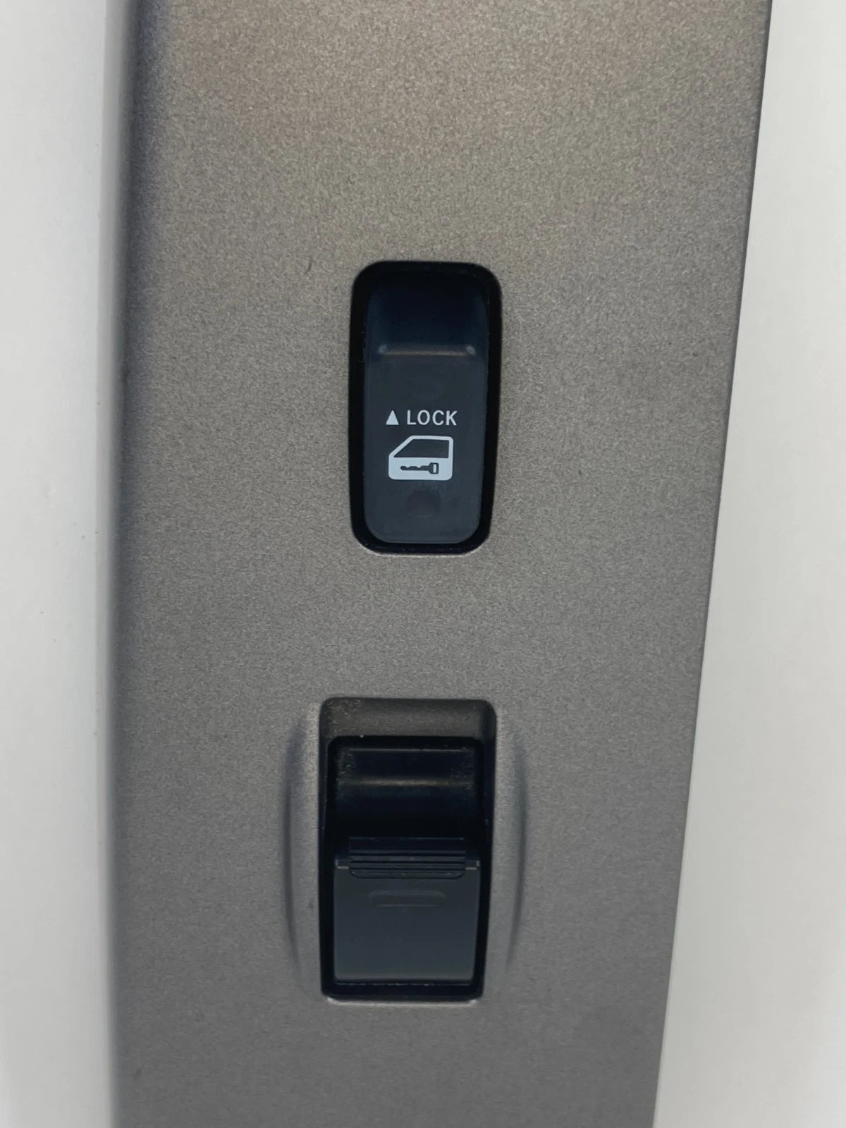 2004-2009 TOYOTA PRIUS FRONT RIGHT SIDE DOOR WINDOW SWITCH WITH BEZEL 7423147090