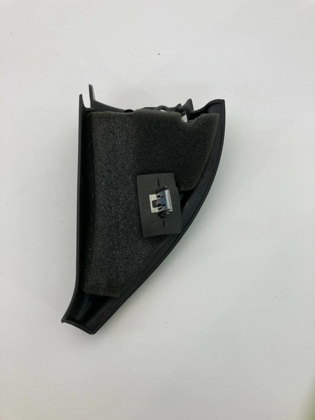 09-12 CHEVY TRAVERSE FRONT LEFT DRIVER DOOR INTERIOR INNER CORNER COVER 25868308