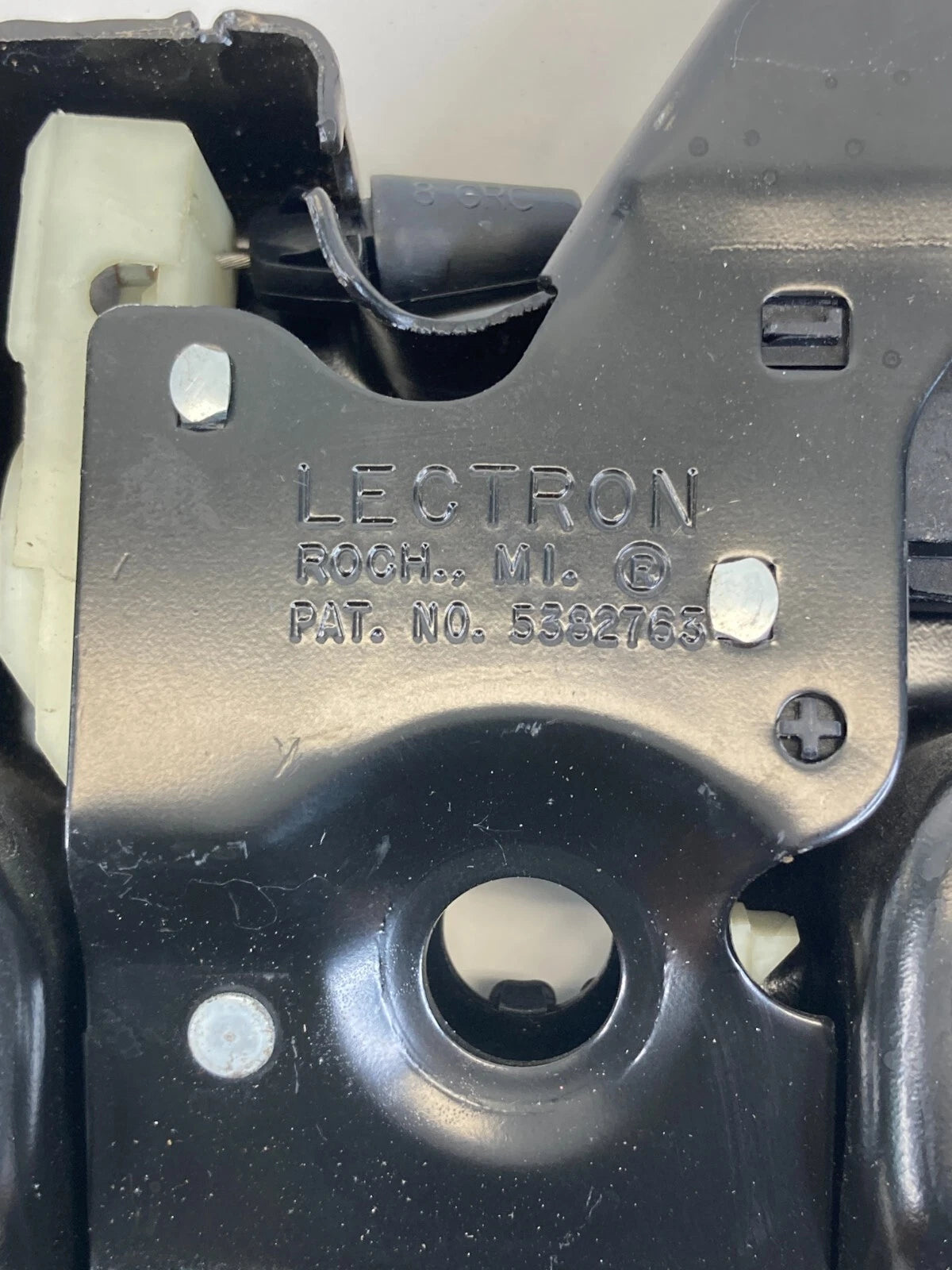 2000 01 02 03 2004 JAGUAR S-TYPE REAR TRUNK LATCH LOCK ACTUATOR RELEASE OEM