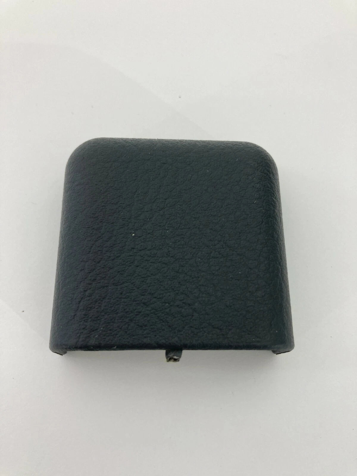 2003-2009 KIA SORENTO FRONT SEAT TRACK END COVER TRIM 88562-3E000 OEM