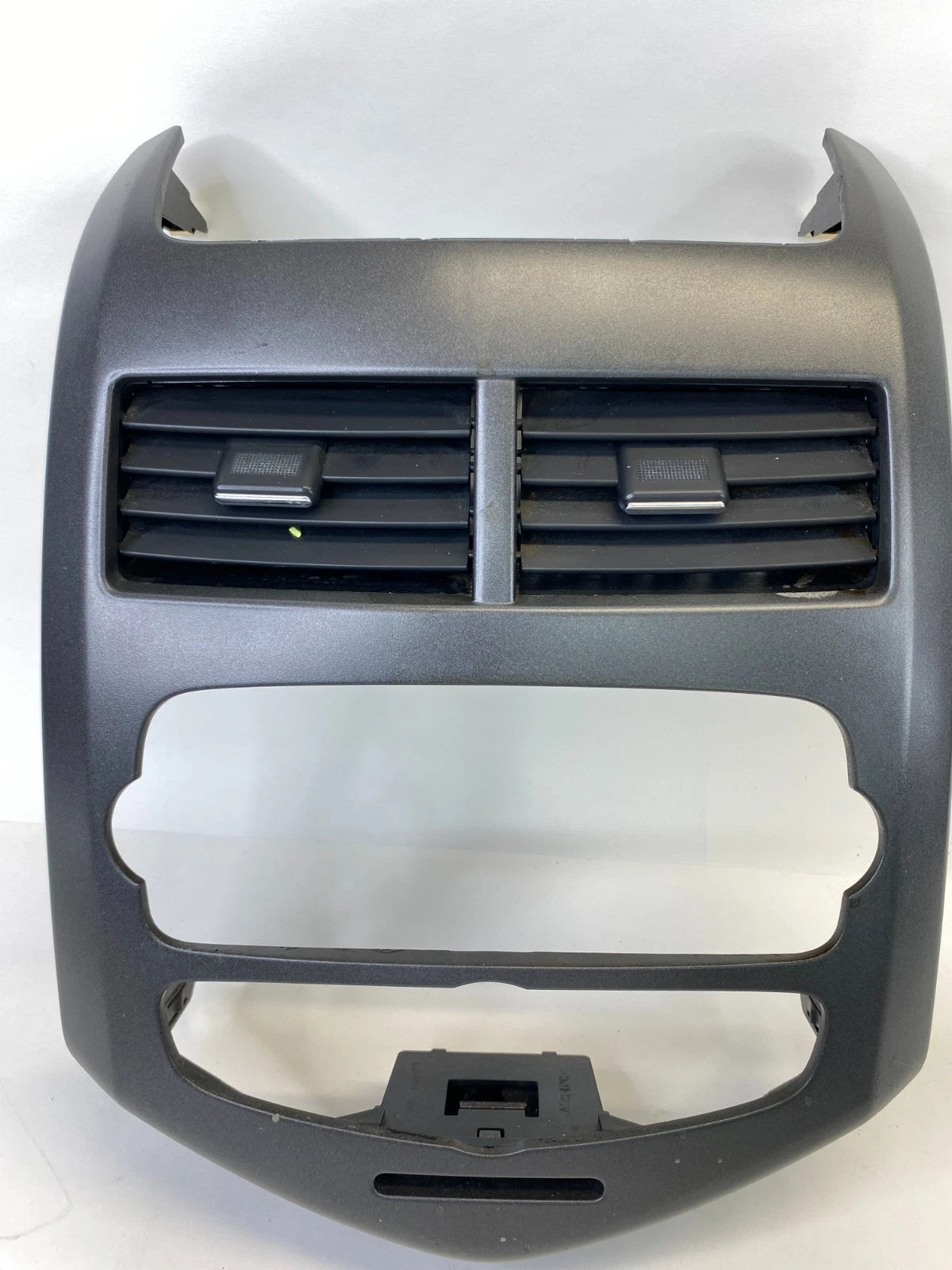2012-2016 CHEVROLET SONIC CENTER DASH RADIO BEZEL TRIM W/ AIR VENTS OEM