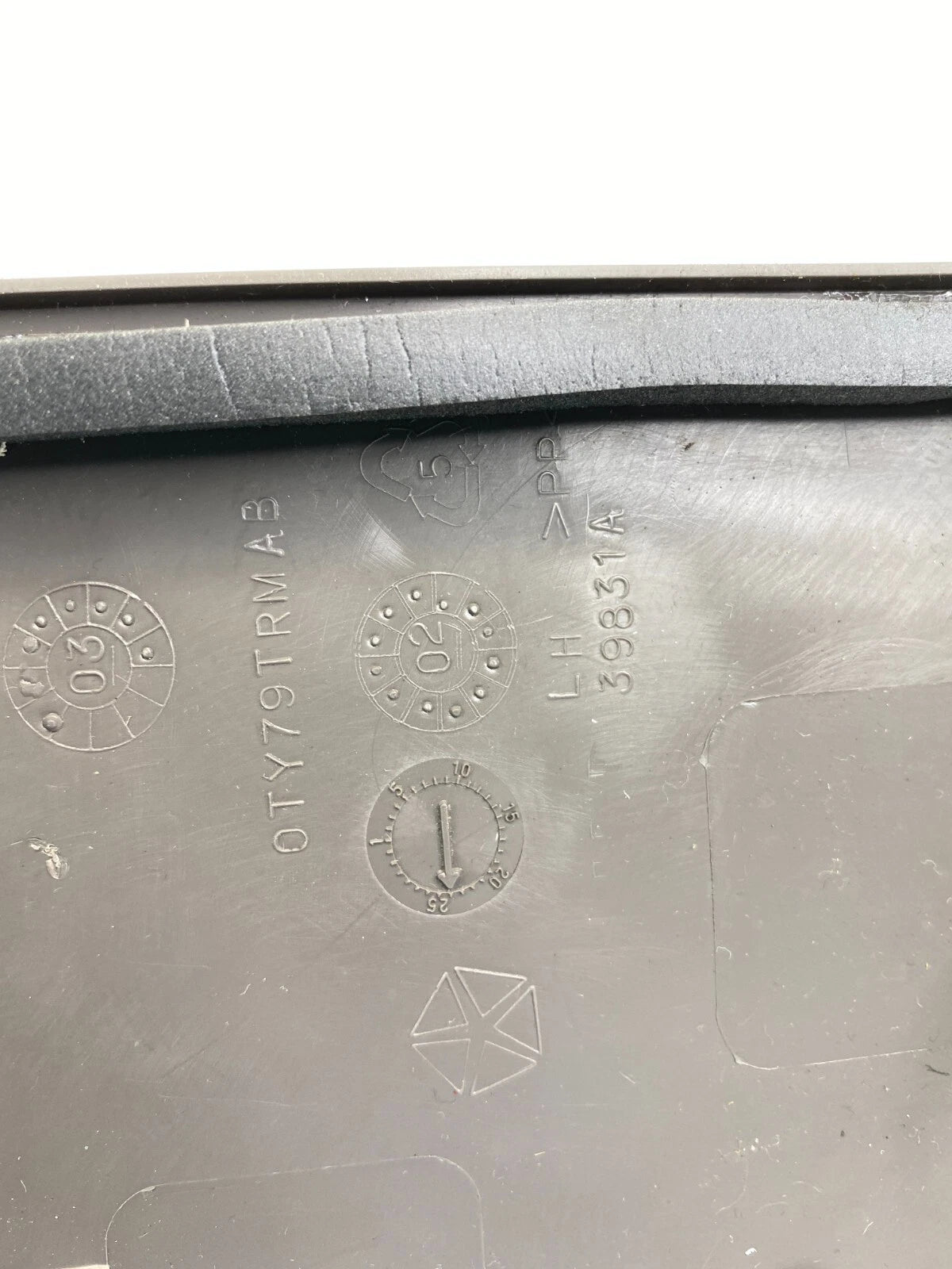 2004-2006 CHRYSLER PASIFICA FRONT LEFT SIDE DASH END CAP TRIM COVER 0TY79TRMAB