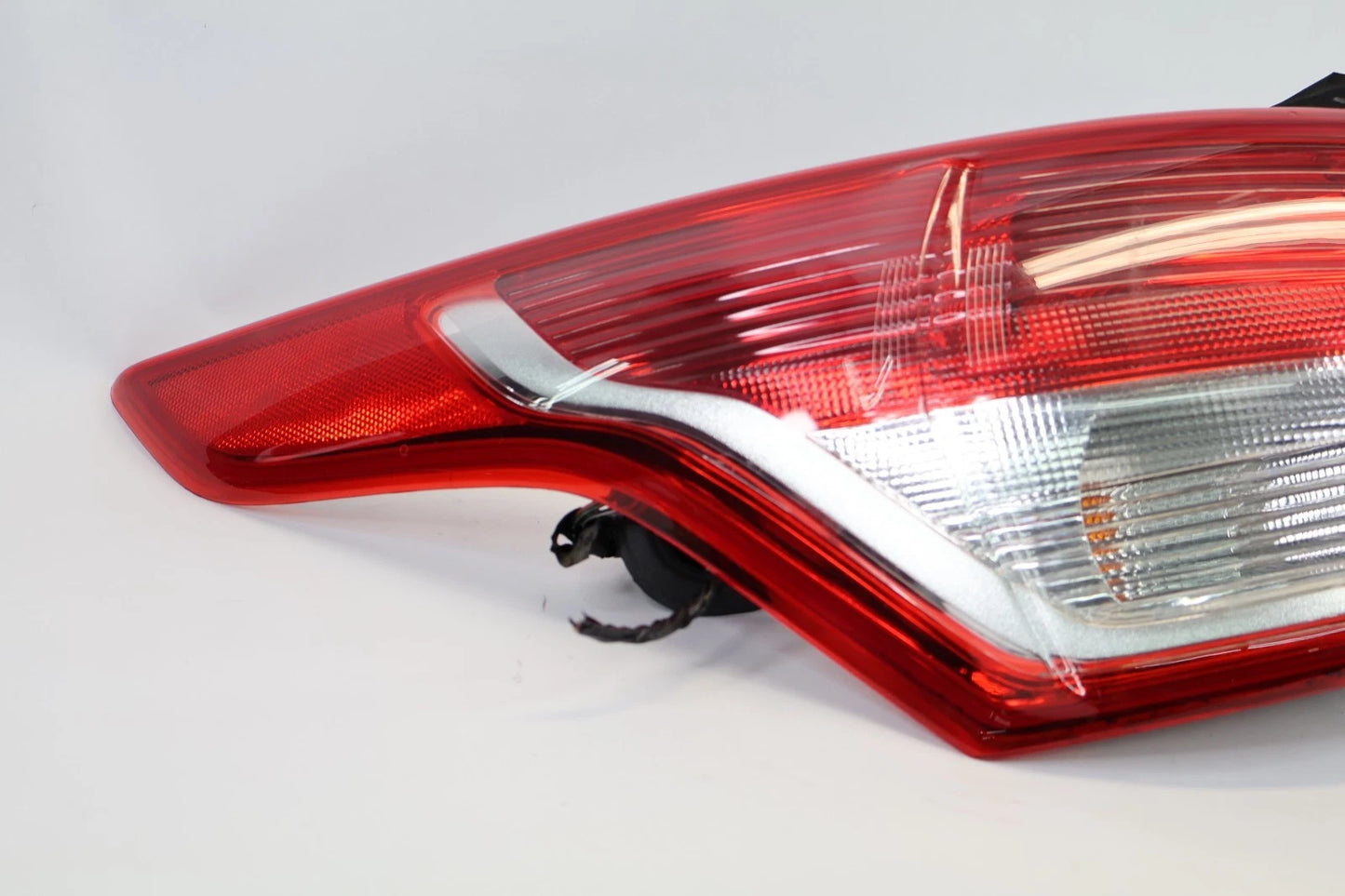 2013-2016 FORD ESCAPE REAR LEFT OUTER TAILLIGHT LAMP UNIT CJ54-13405-A OEM
