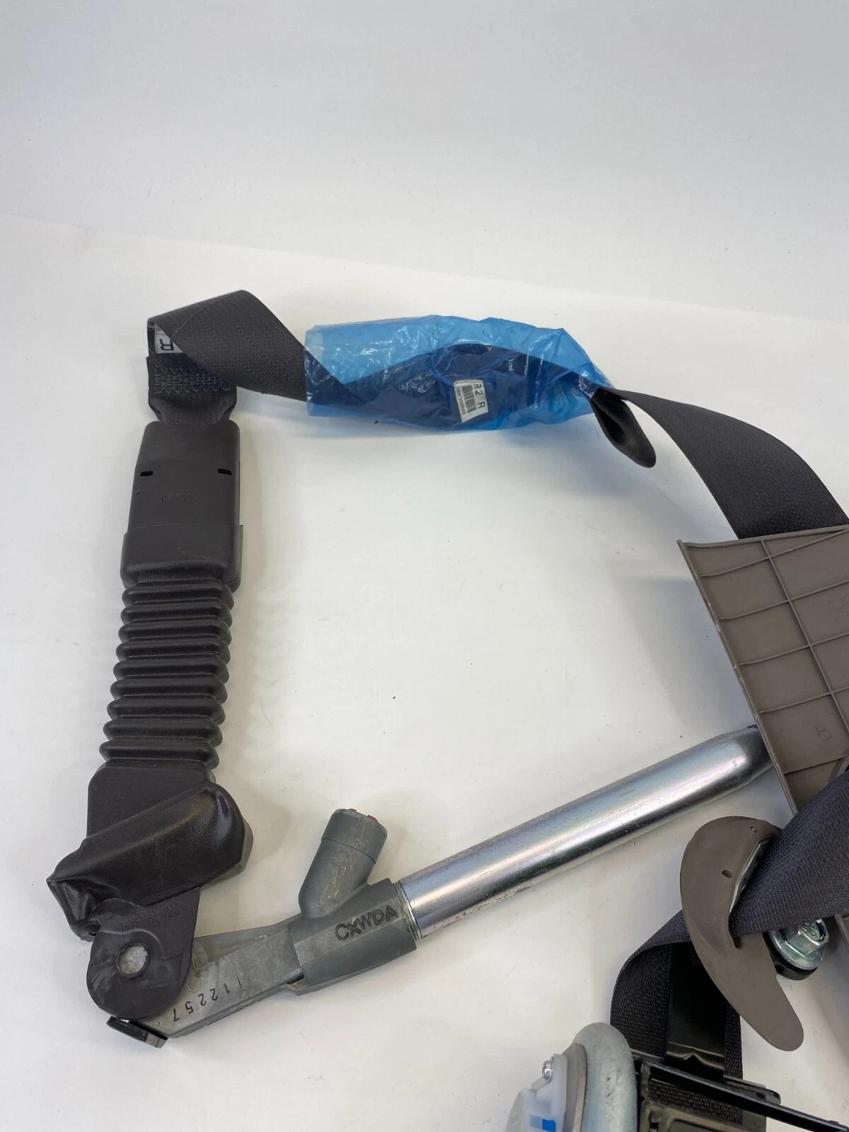 2010-2015 HYUNDAI TUCSON FRONT RIGHT SEAT BELT PASSENGER RETRACTOR 2S506MBS OEM