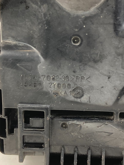 04-06 Nissan Altima 3.5L Engine Compartment Junction Fuse Box Assy 284B9-7Y000