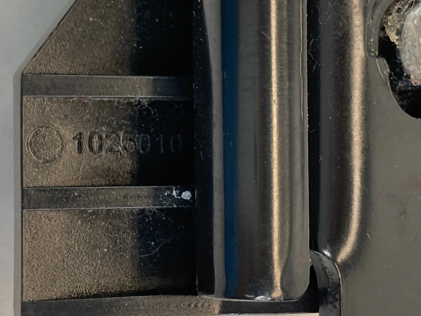 2006-2014 KIA SEDONA FRONT LEFT DRIVER SIDE SEAT BELT HEIGHT ADJUSTER OEM