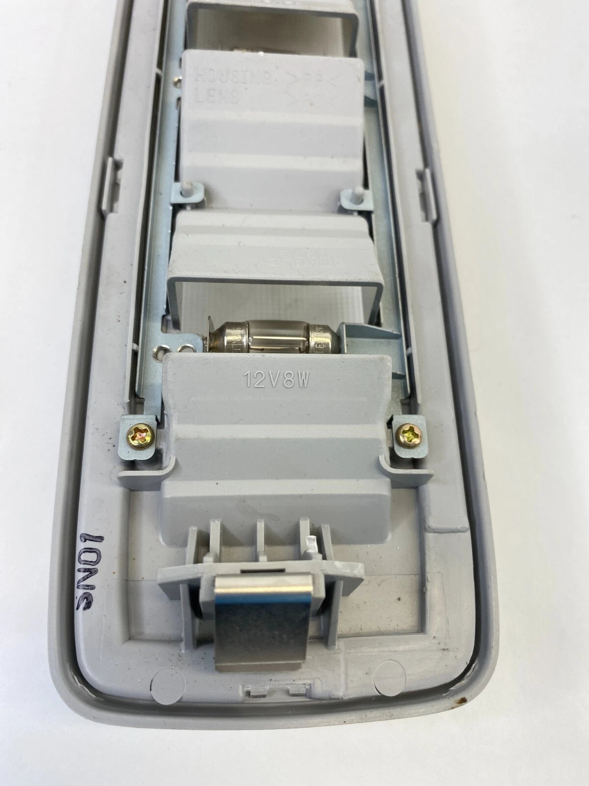 2004-2006 MAZADA MPV DOME LIGHT LAMP OVERHEAD SWITCH CONTROL ASSEMBLY OEM
