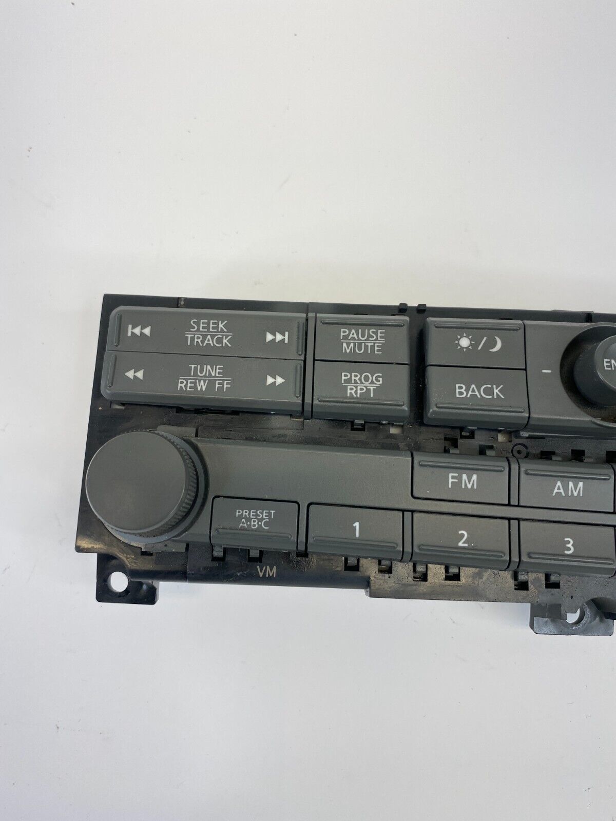 2006 06 Nissan Maxima Radio Receiver AM/FM CD Disc Control Panel Faceplate