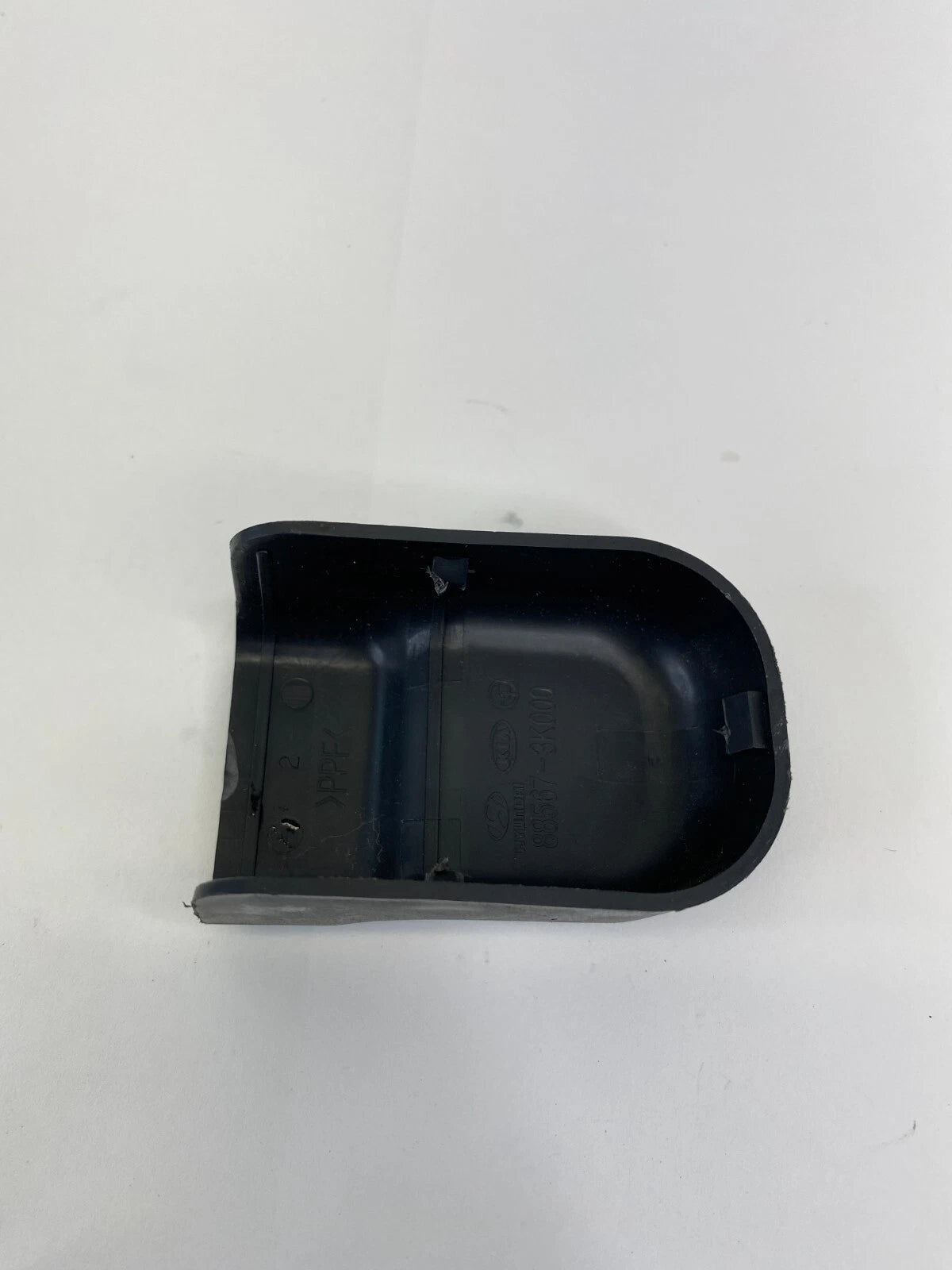 2007-2010 HYUNDAI ELANTRA SDN LEFT SEAT TRACK END CAP COVER TRIM 88567-3K000 OEM