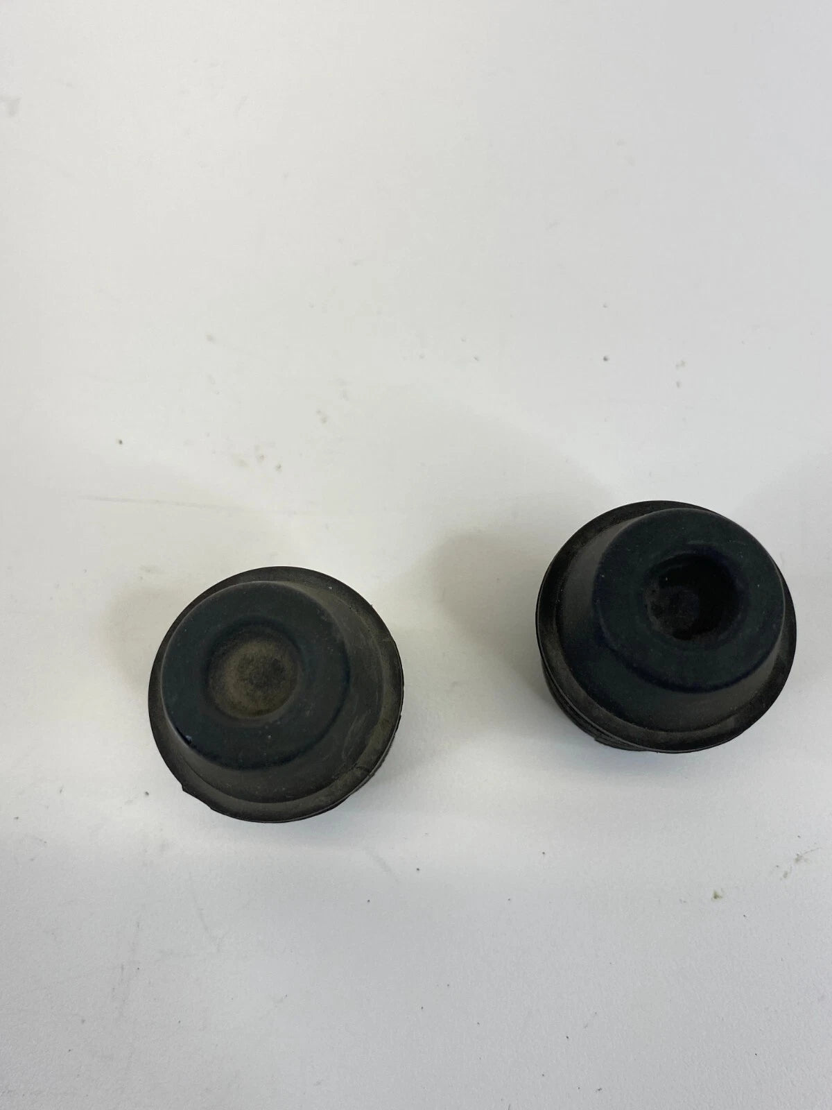 12-15 CHEVROLET CAPTIVA SPORT HOOD RUBBER CUSHION BUFFER STOPPER BUMPER PAIR OEM