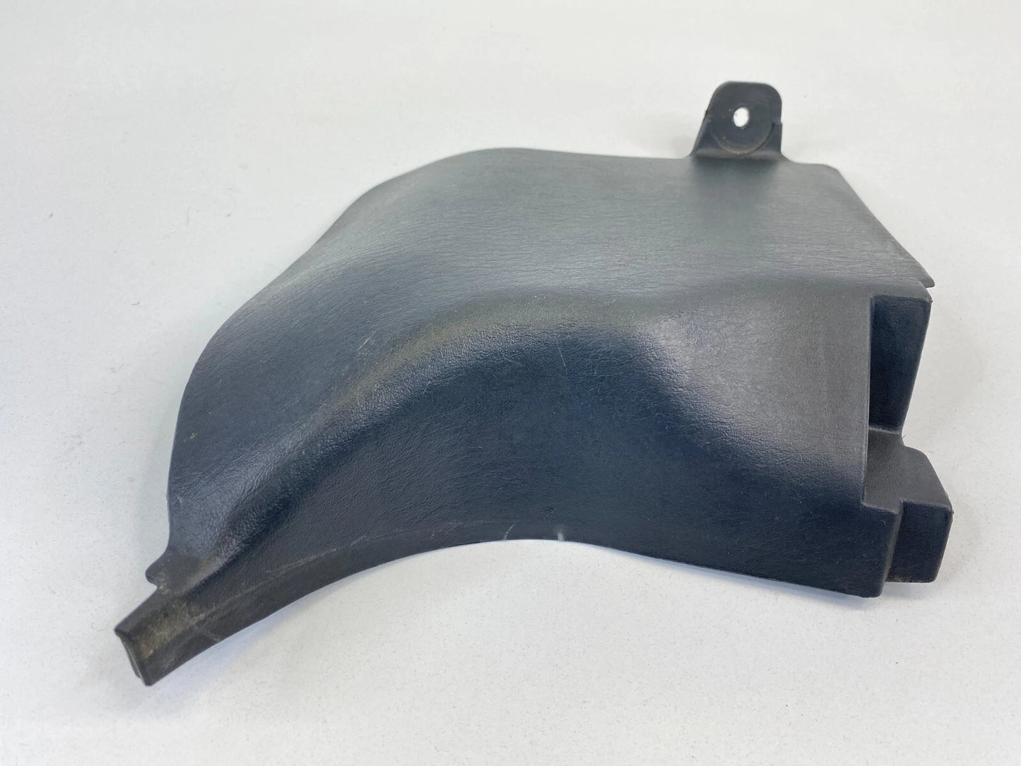 2005 HYUNDAI SONATA FRONT RIGHT SIDE LOWER KICK PANEL 85824-3C000 OEM