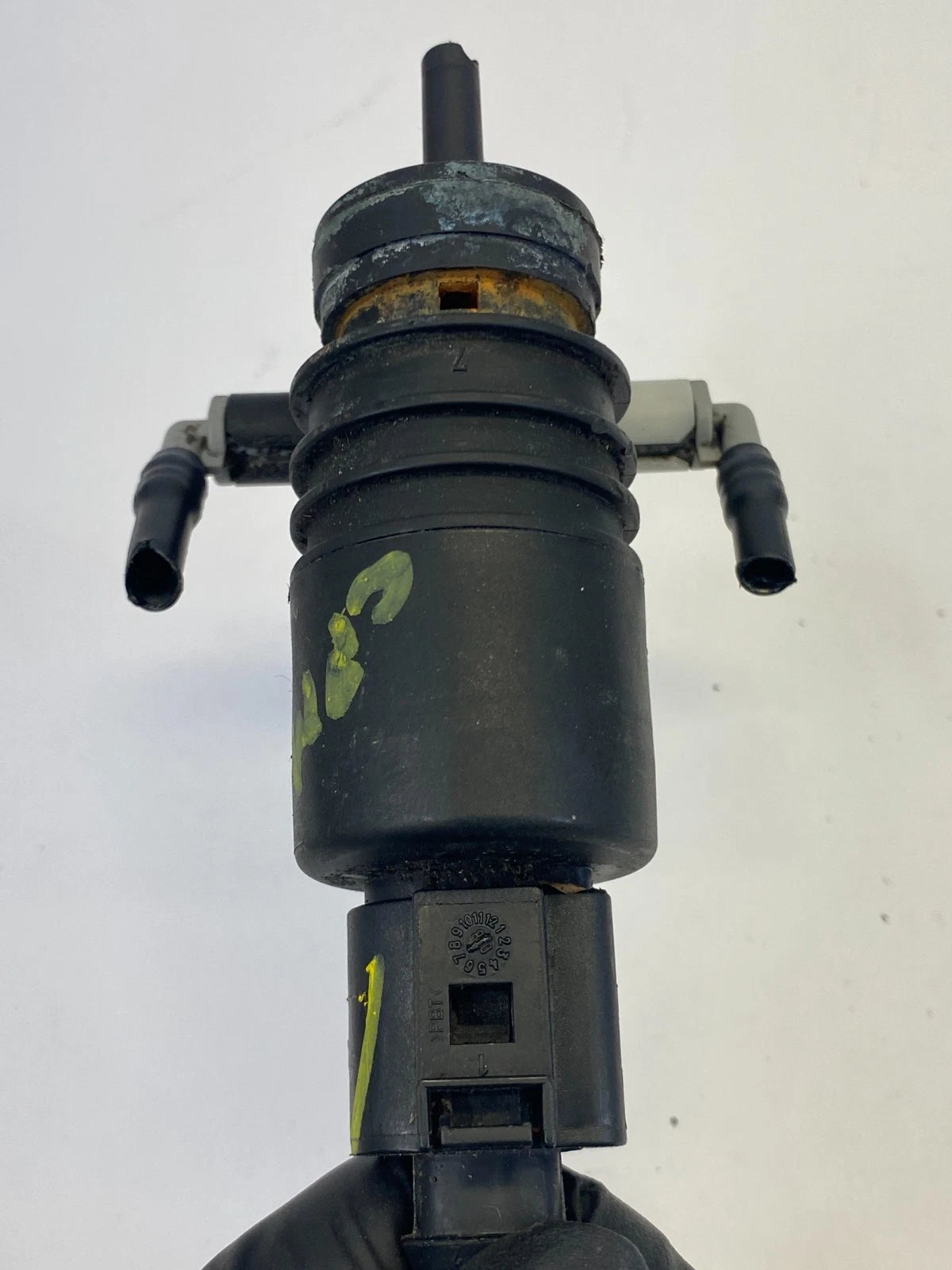 2007-2012 FORD ESCAPE WINDSHIELD WASHER PUMP MOTOR 8L84-17664-AA OEM