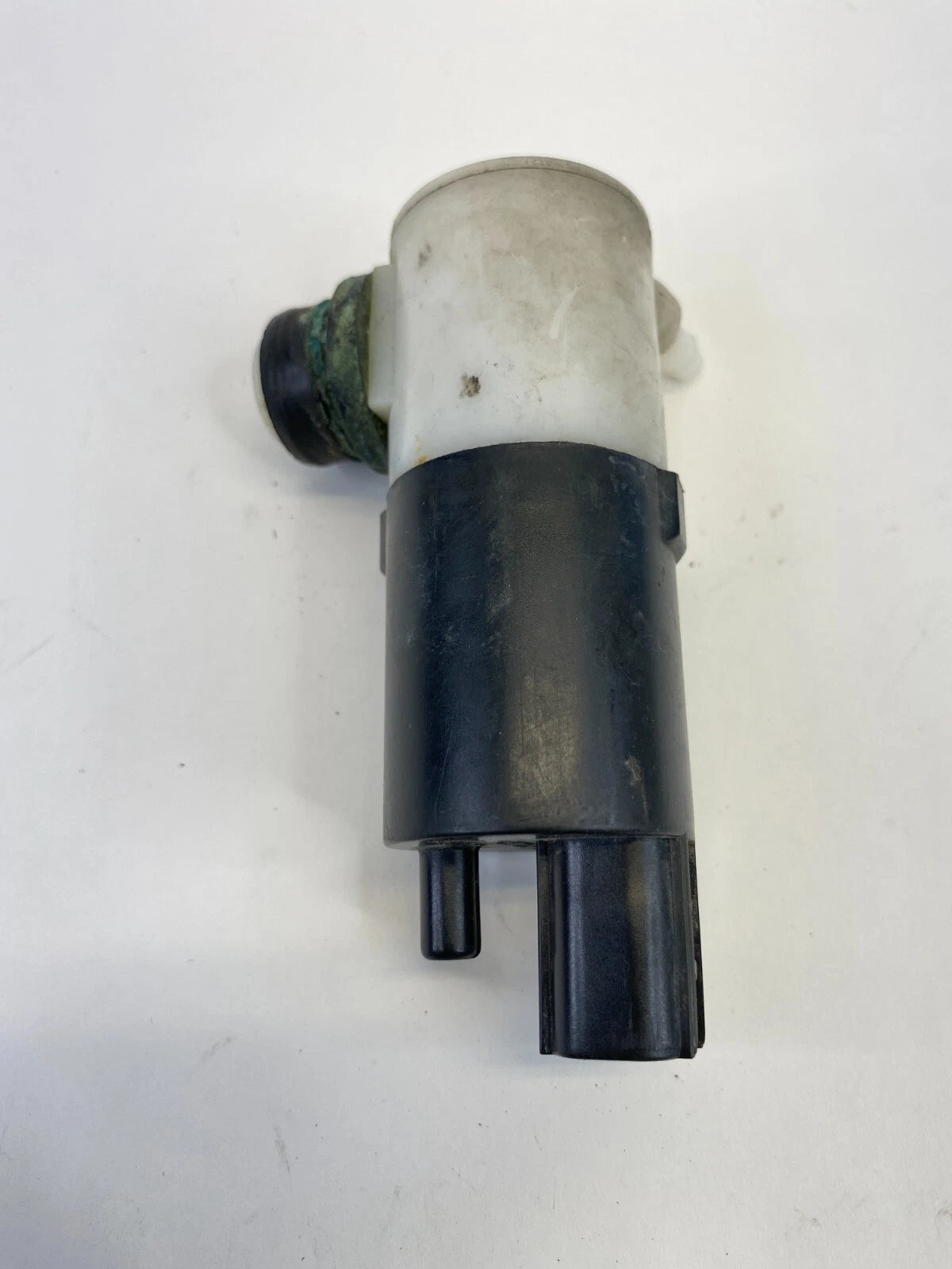 2013-2020 FORD FUSION SEDAN FRONT WINDSHIELD WIPER WASHER PUMP ASSY