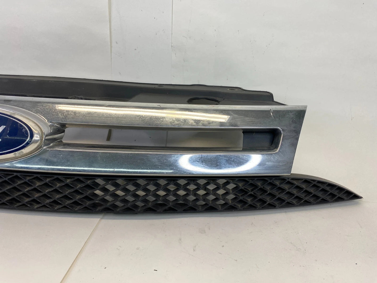 2008-2011 FORD FOCUS SEDAN UPPER CHROME GRILLE GRILL ASSY 8S43-8200-BGW OEM
