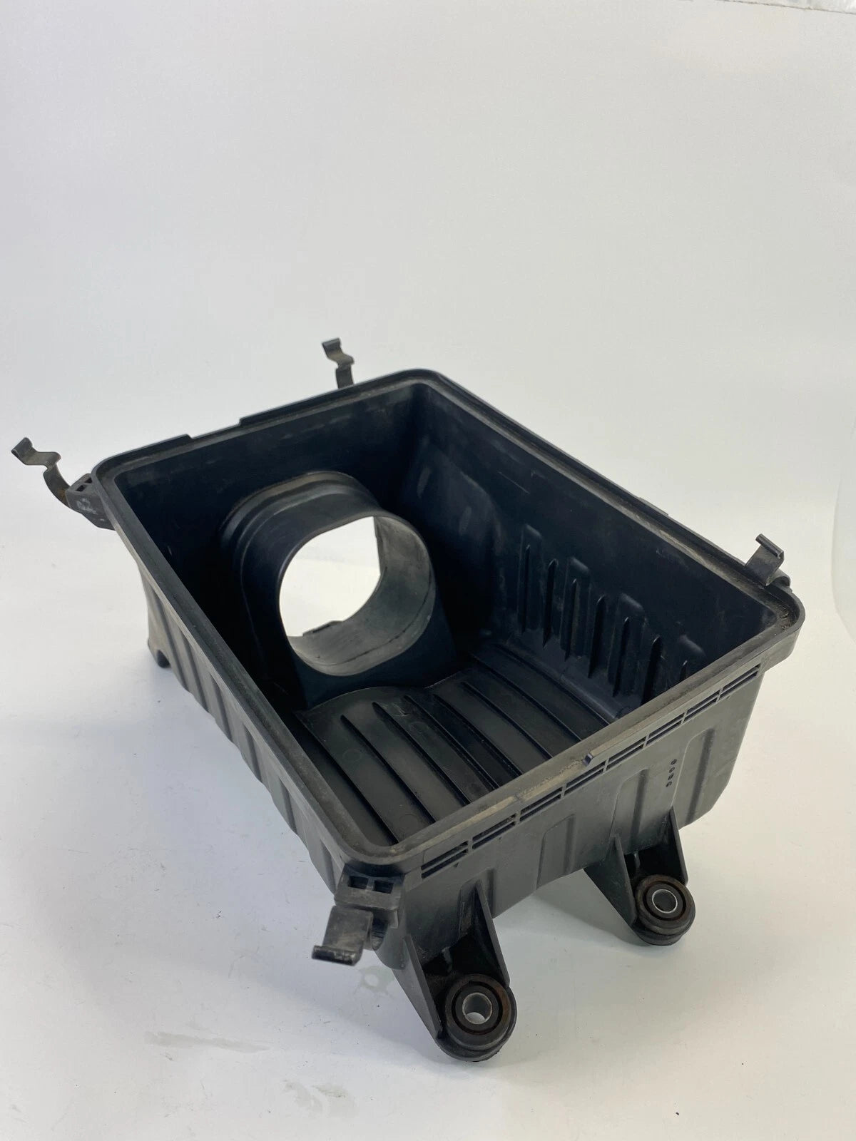 2009 KIA BORREGO 3.8L AIR CLEANER FILTER BOX LOWER COVER 28112-2J000 OEM