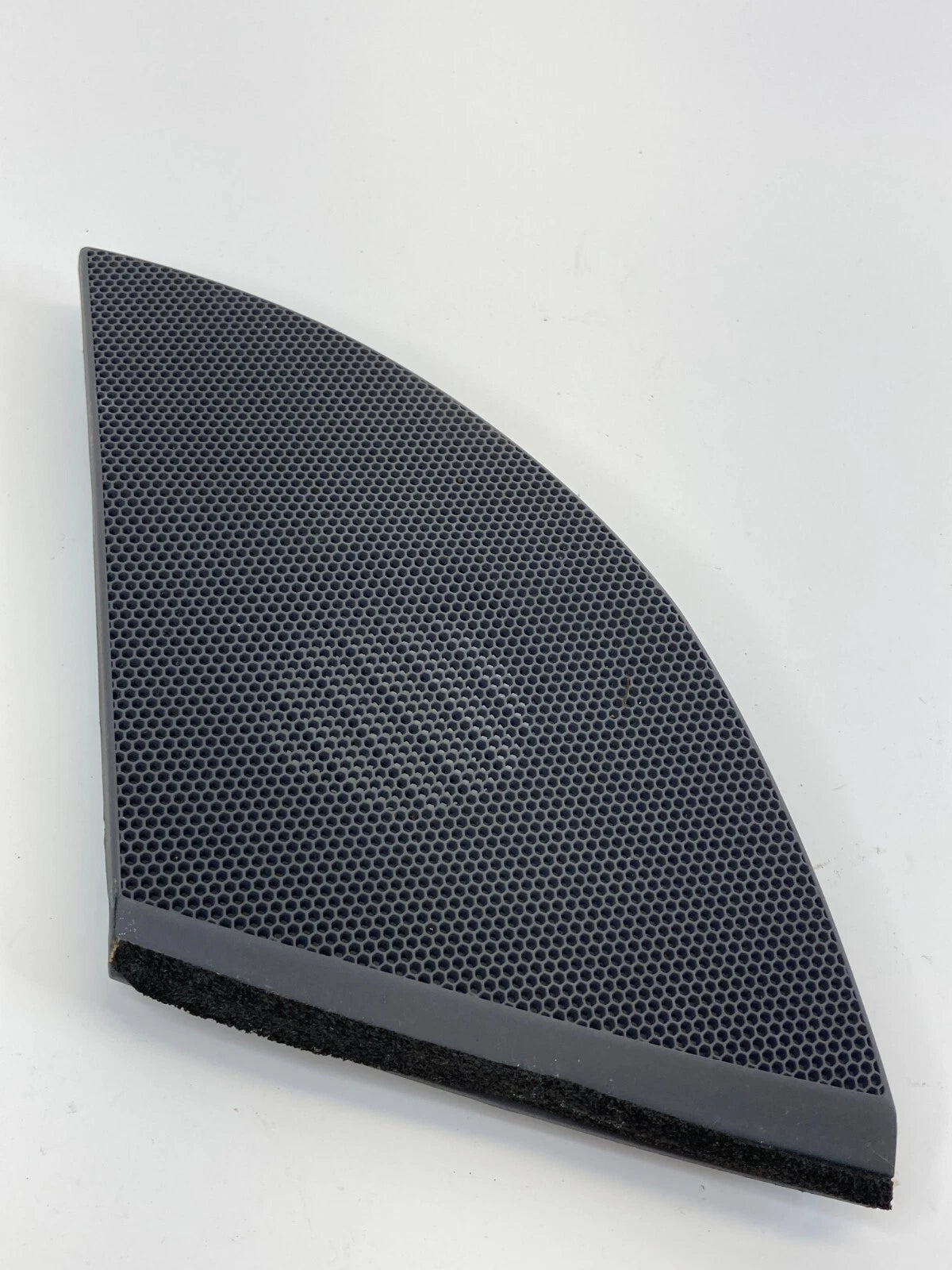 04-10 TOYOTA SIENNA UPPER DASH RIGHT SIDE SPEAKER TRIM GRILL COVER 55473-AE010