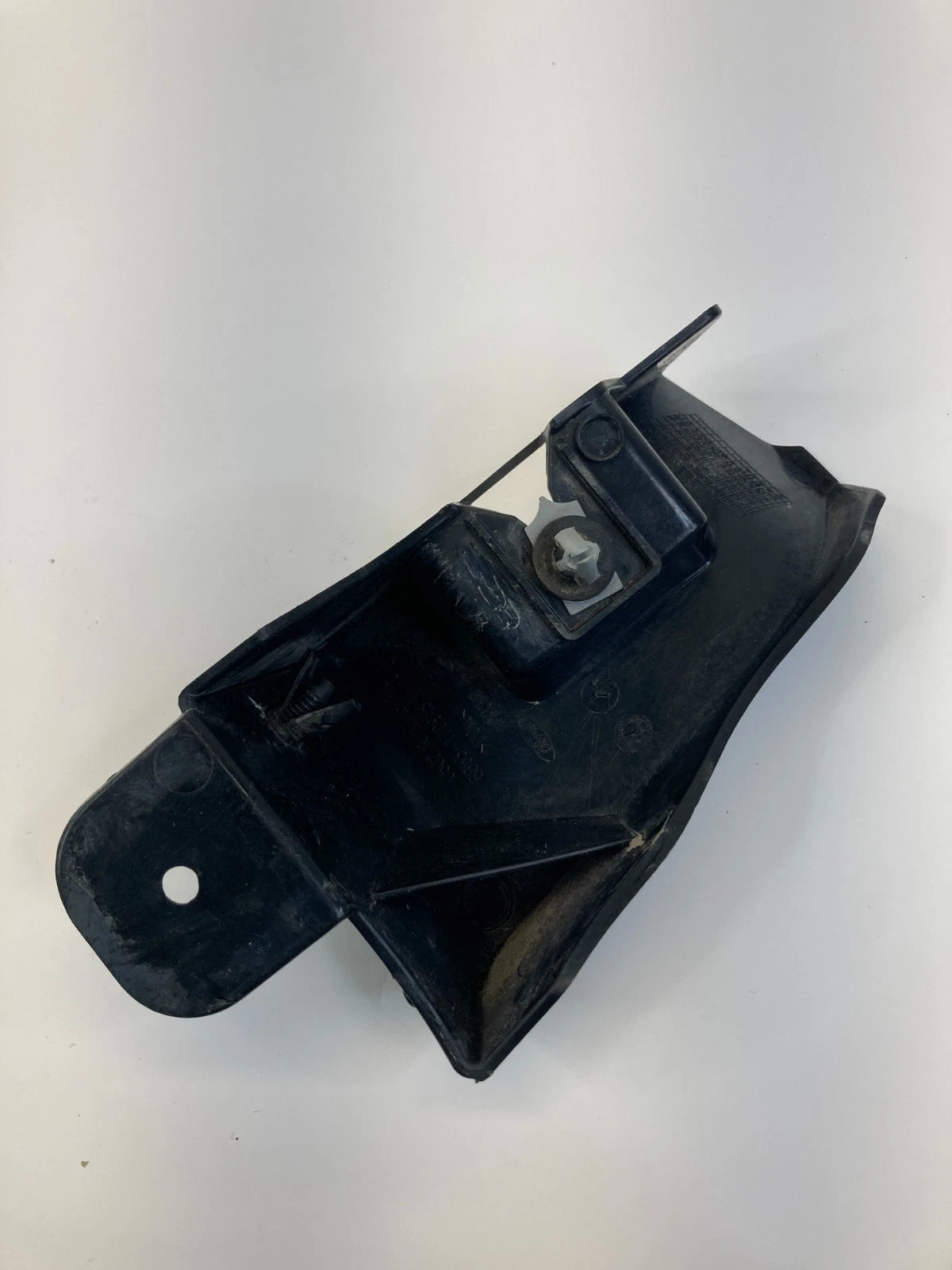 11-15 FORD EXPLORER POLICE INTERCEPTOR UTILITY REAR RIGHT BUMPER BRACKET MOUNT