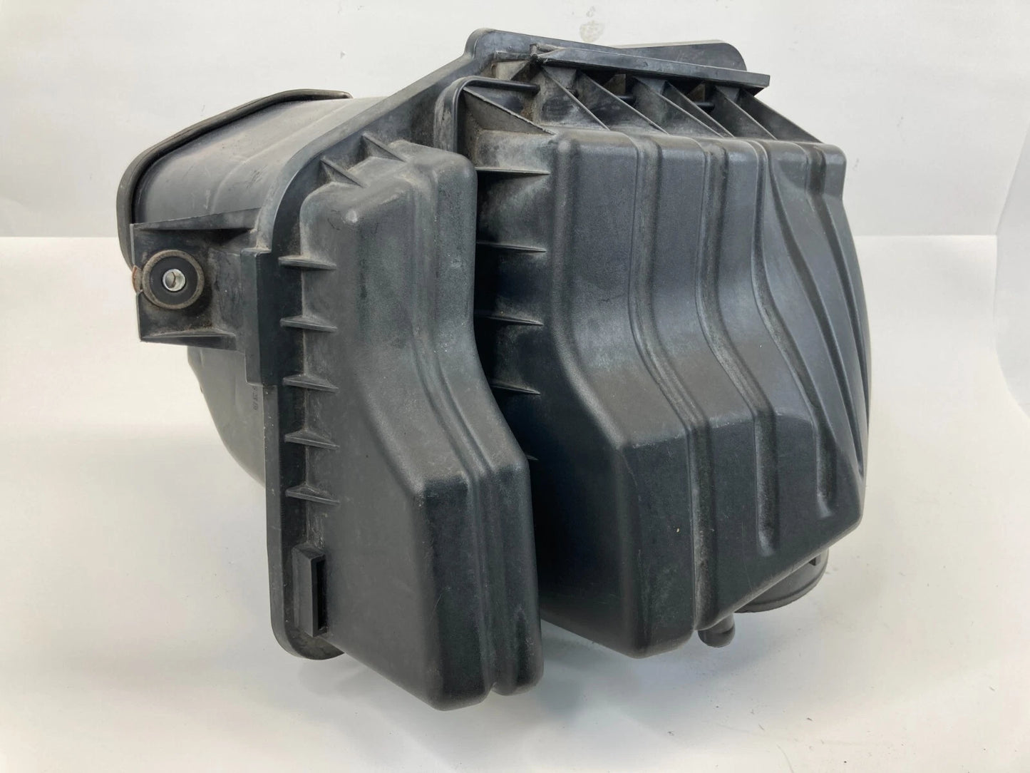 2001-2007 DODGE CARAVAN 3.3L AIR INTAKE CLEANER BOX ASSEMBLY OEM