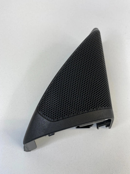 2011-2017 BUICK REGAL FRONT RIGHT DOOR CORNER COVER TRIM W TWEETER 13221965 OEM