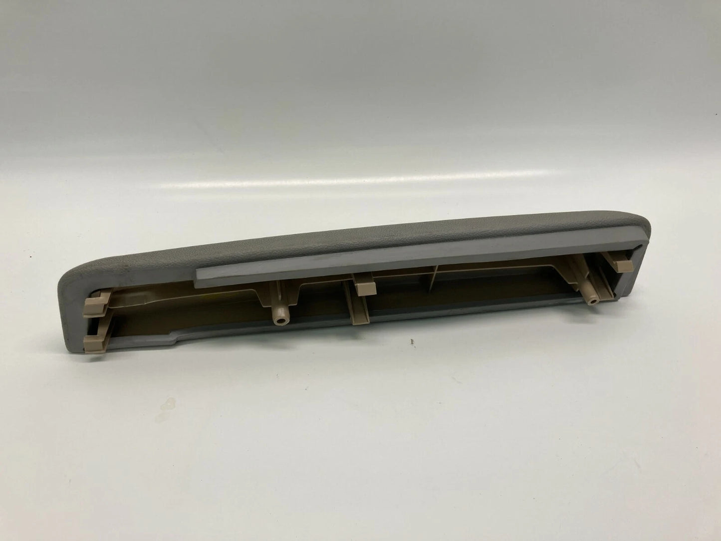 05 06 07 08 09 CHEVROLET EQUINOX RIGHT SIDE INTERIOR DOOR ARMREST ARM REST OEM