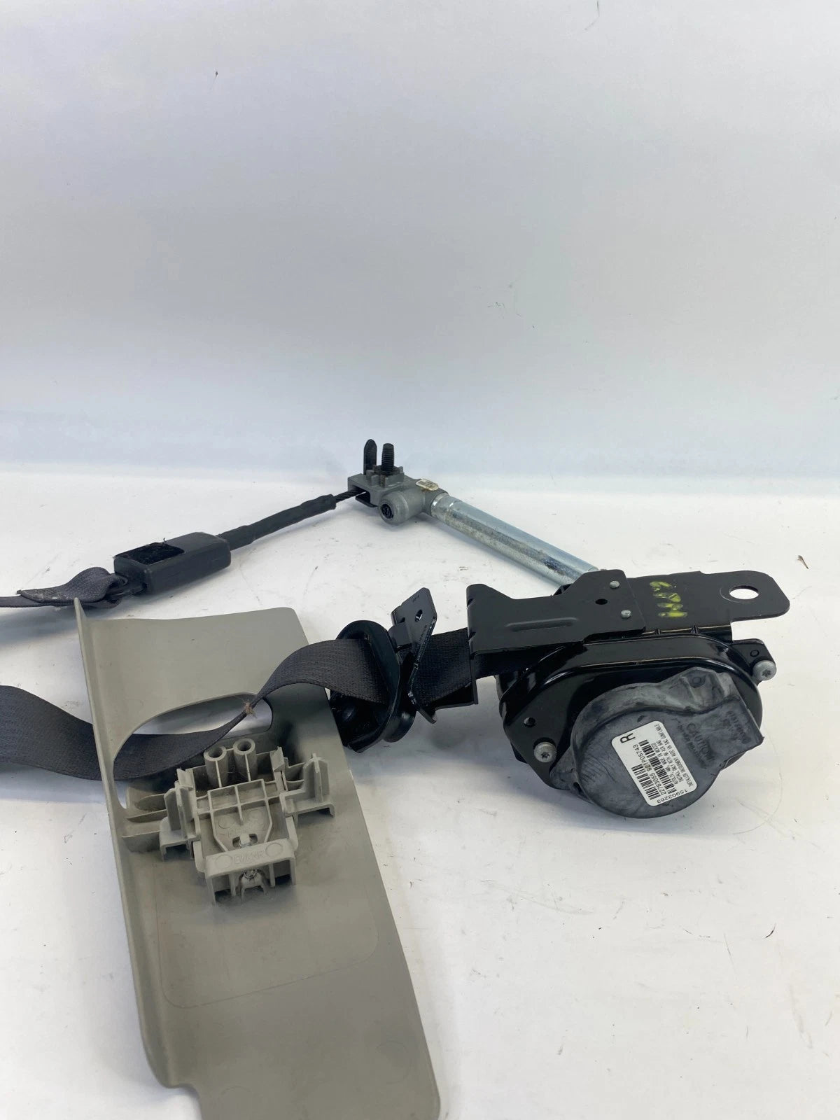 2010 2011 2012 CHEVROLET TRAVERSE FRONT RIGHT PASSENGER SEAT BELT RETRACTOR OEM