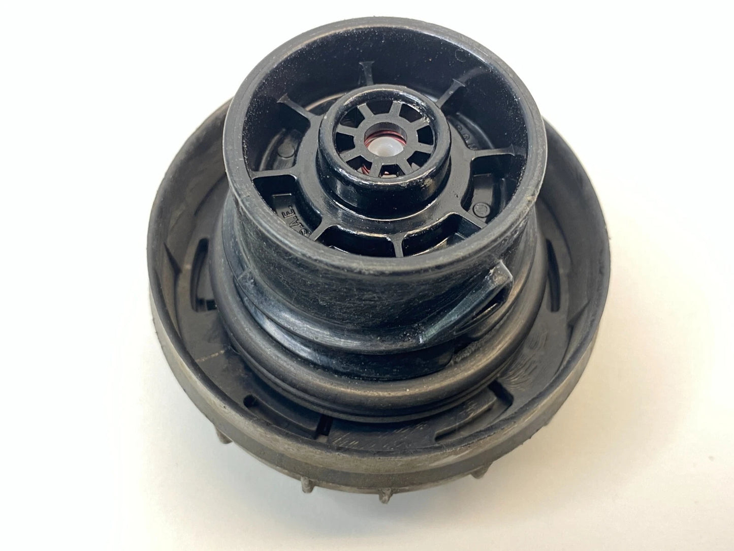 06-23 HYUNDAI SONATA 2.4L 16V FUEL FILLER TANK RESERVOIR GAS LID COVER CAP OEM