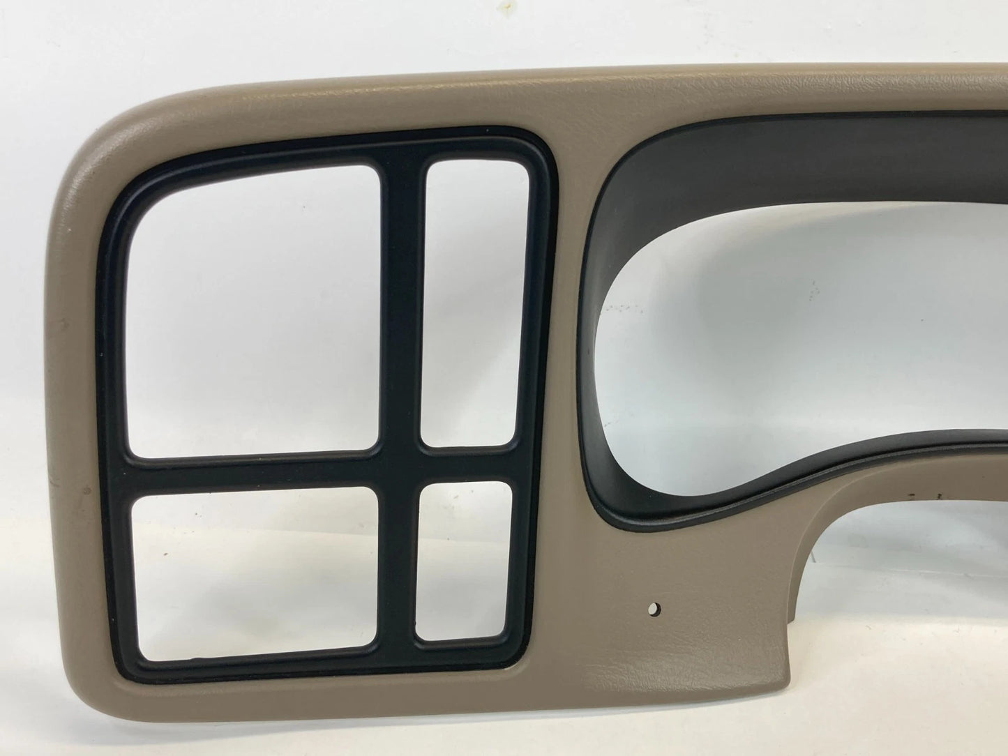 03-06 TAHOE YUKON SILVERADO DASH INSTRUMENT RADIO CLUSTER TRIM BEZEL 15178708