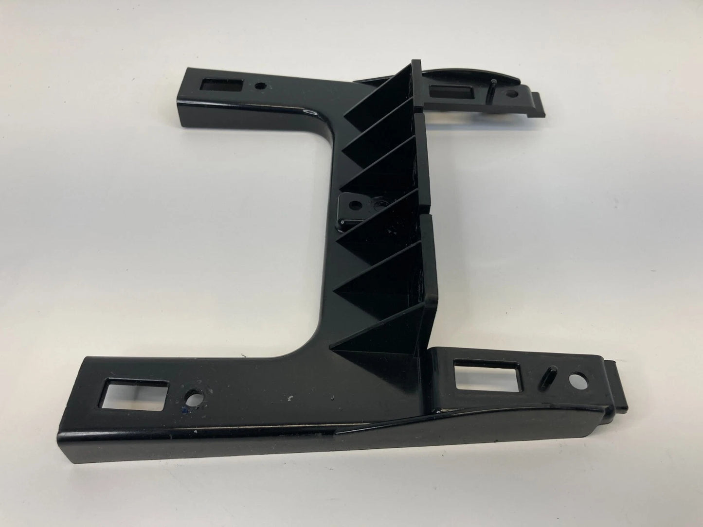 11-13 HYUNDAI ELANTRA ARMREST MOUNTING CONSOLE REAR BRACKET ASSY 84622-3X000 OEM